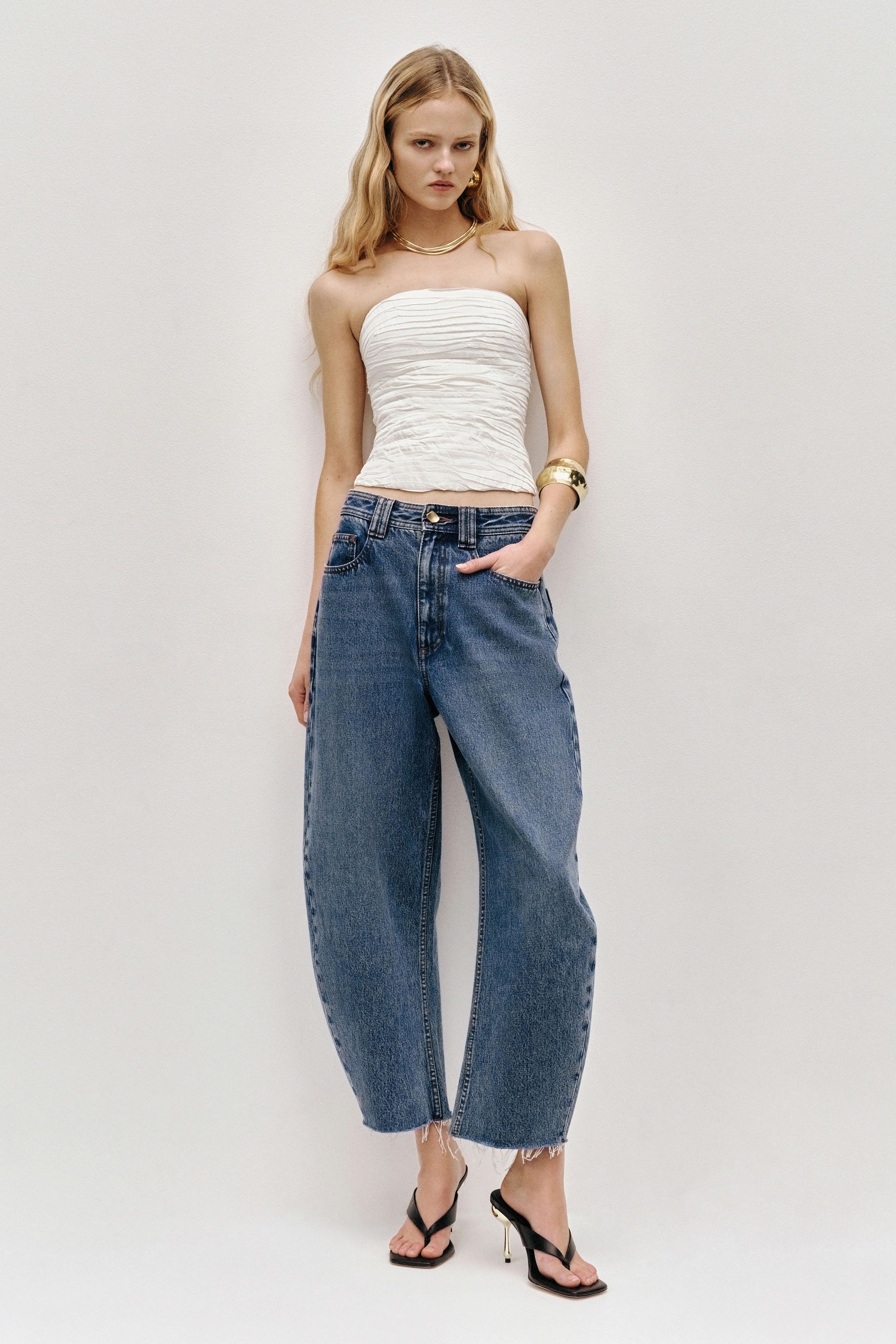 Novie Horseshoe Crop Jean