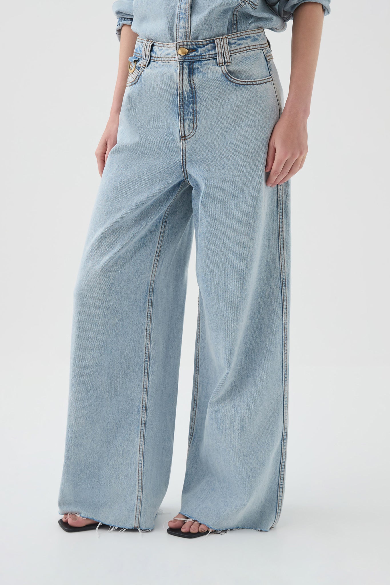 Outline Denim Jeans