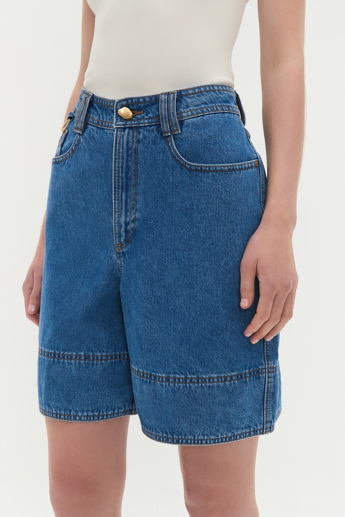 Outline Bermuda Short