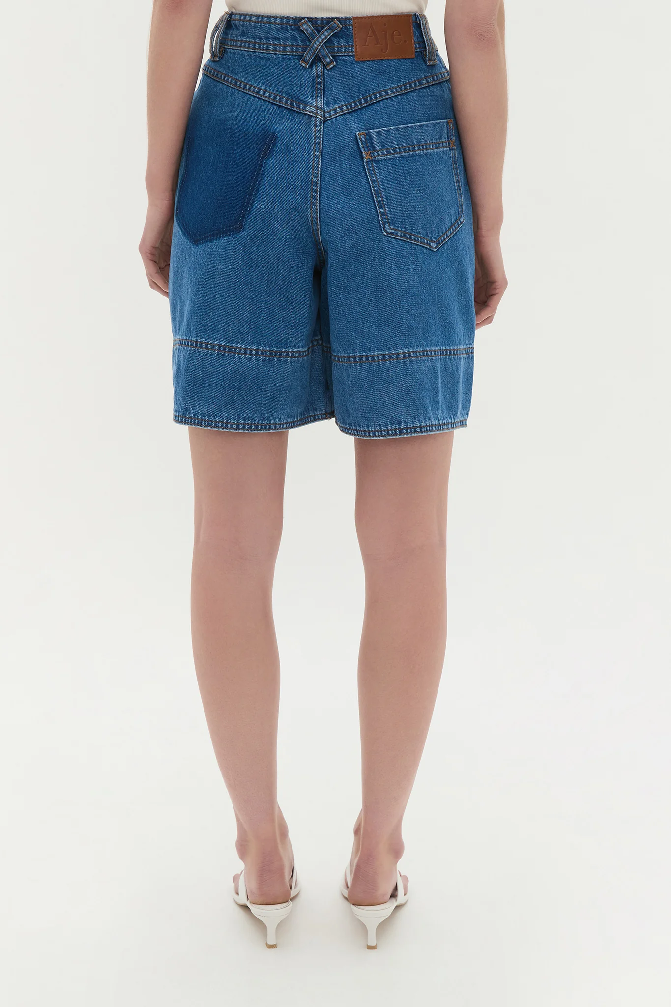 Outline Bermuda Short