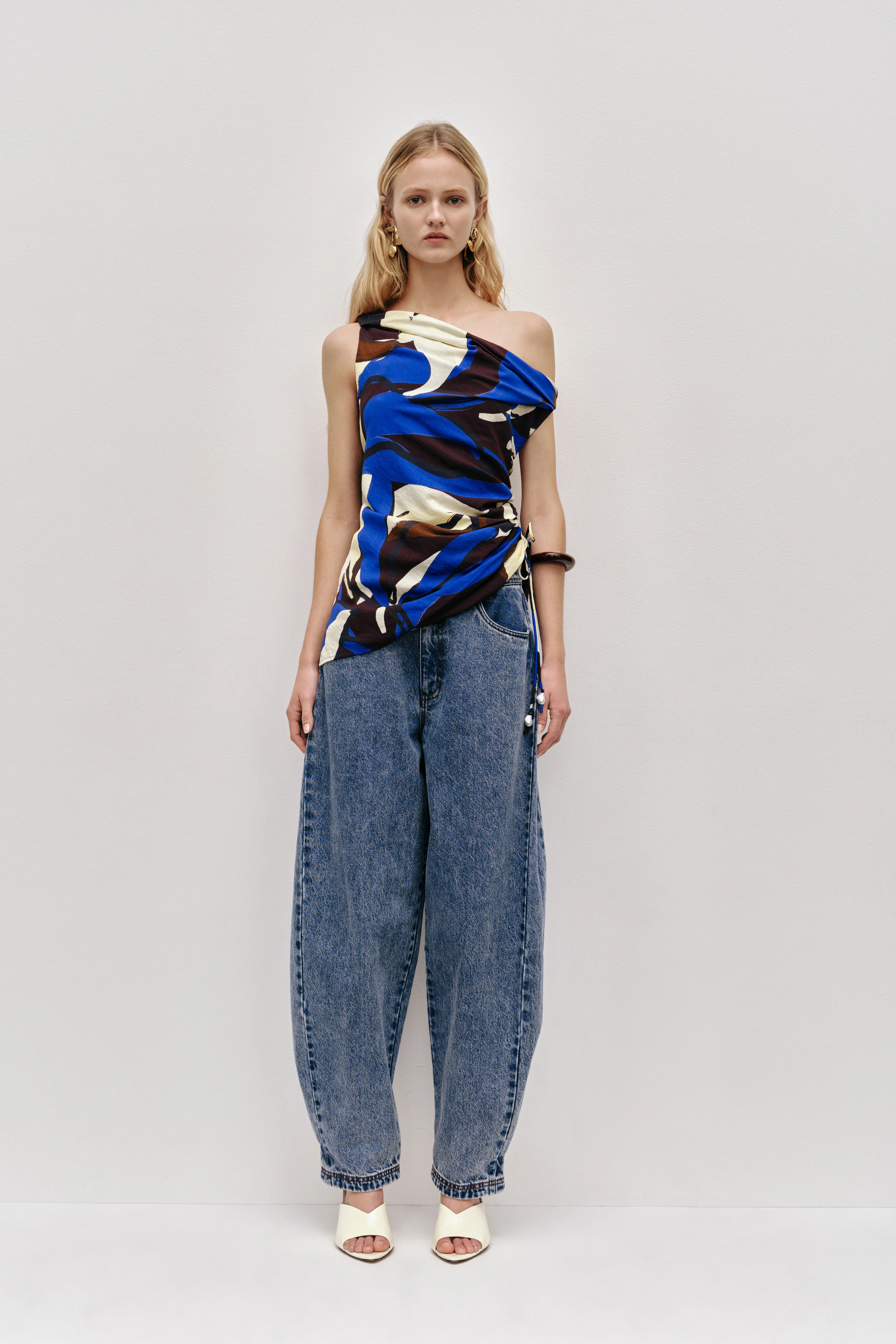 13836-lyra-asymmetrical-top-1.webp Lyra Asymmetrical Top