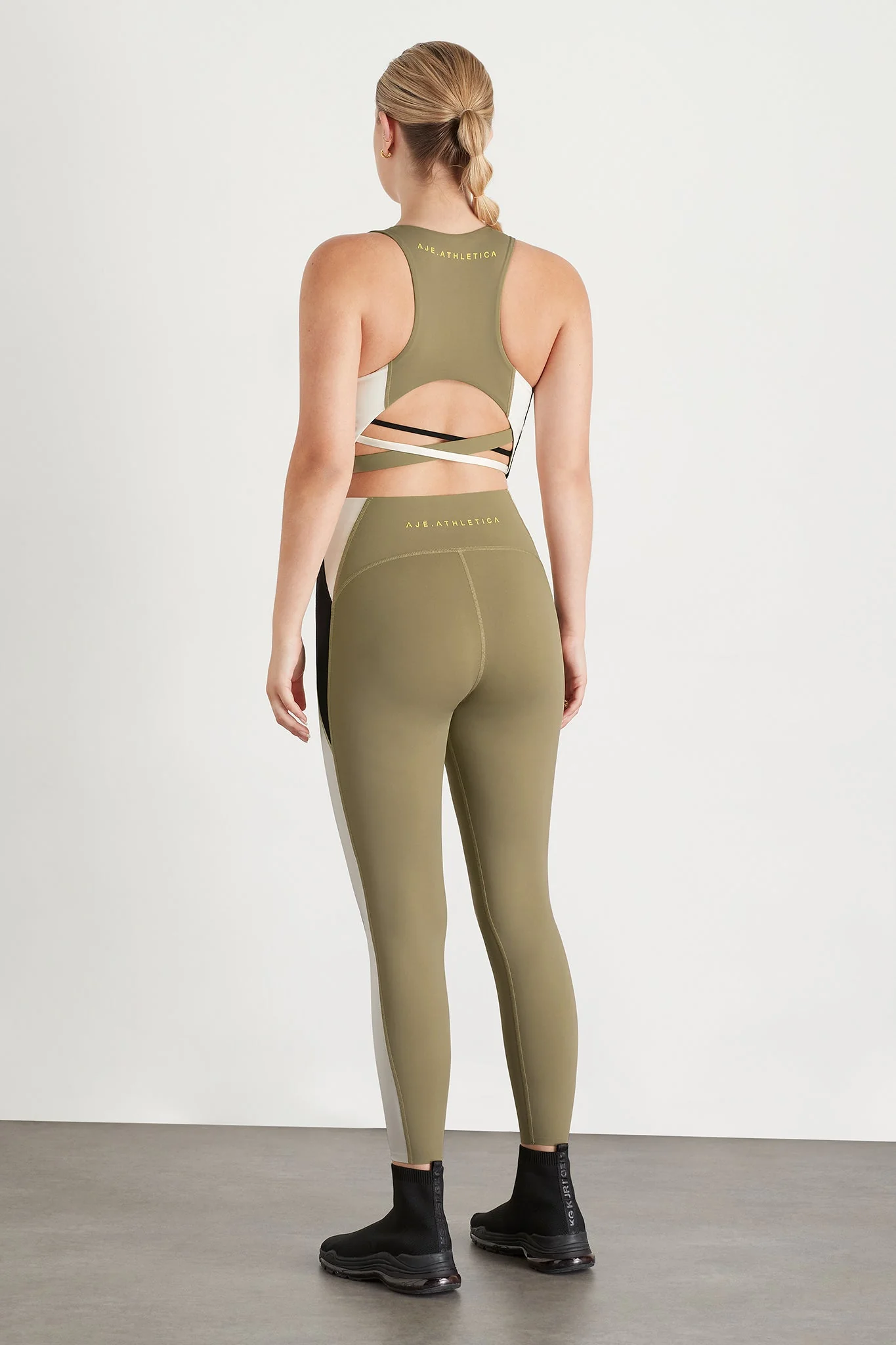 14929-panelled-legging-211-11.webp Panelled Legging 211