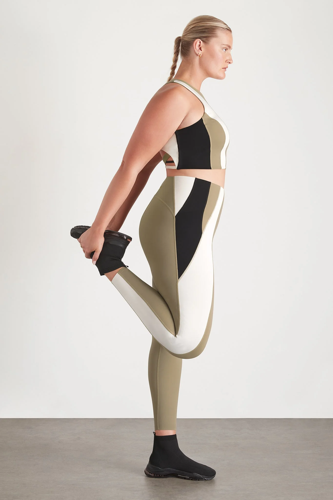 14929-panelled-legging-211-12.webp Panelled Legging 211