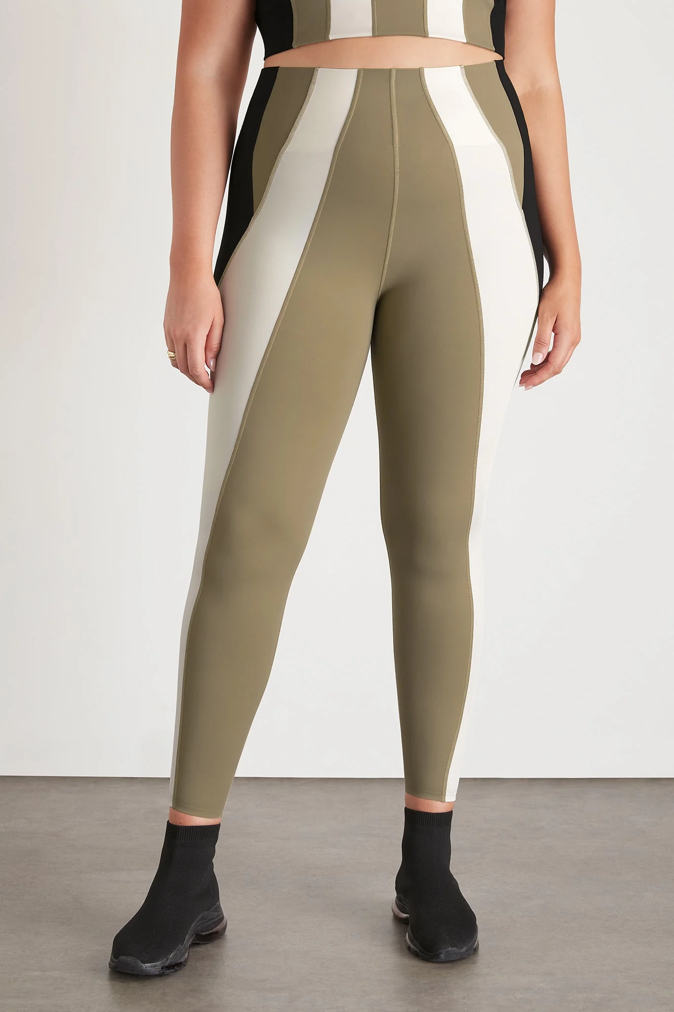 14929-panelled-legging-211-14.webp Panelled Legging 211