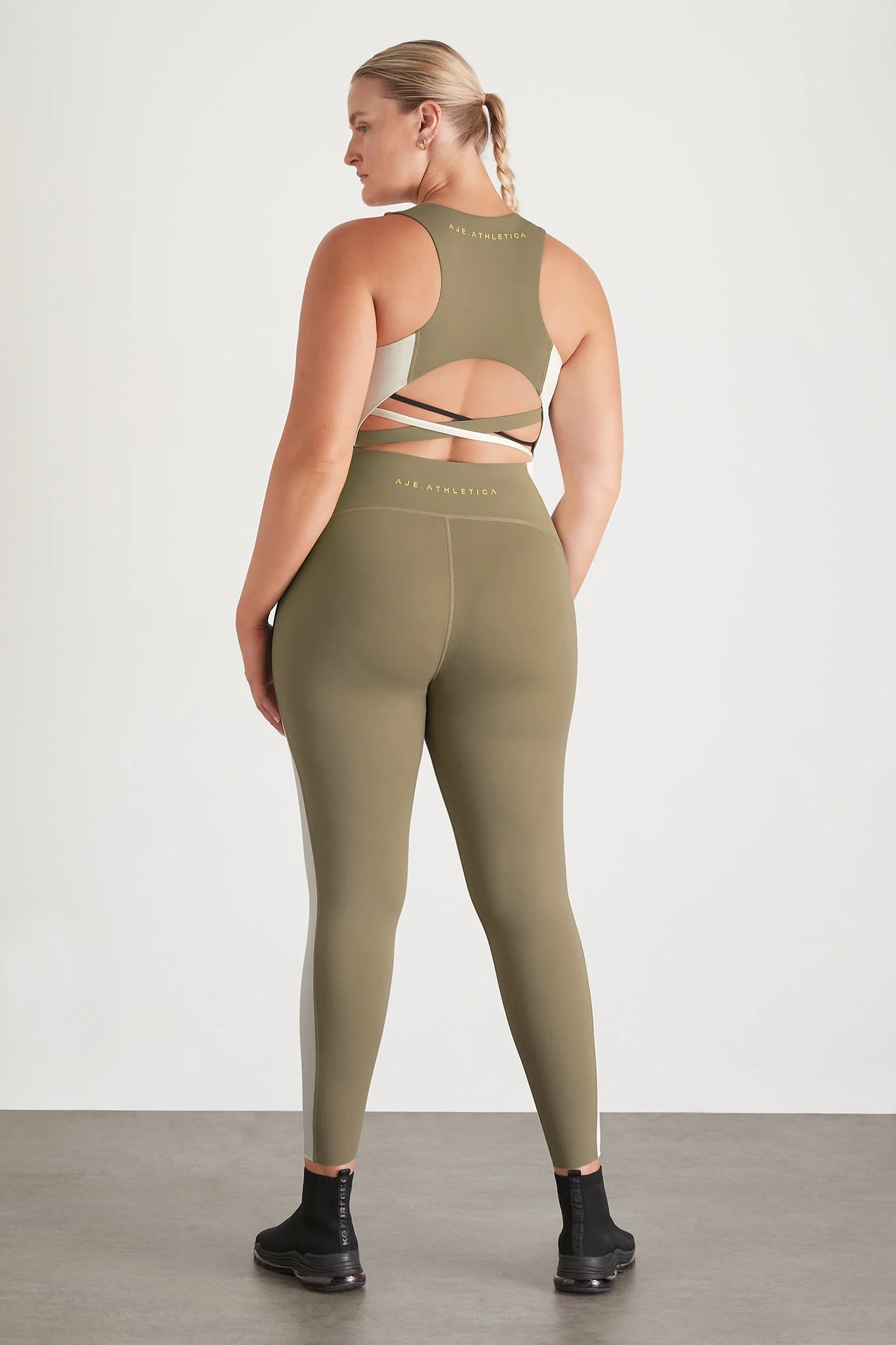 14929-panelled-legging-211-16.webp Panelled Legging 211