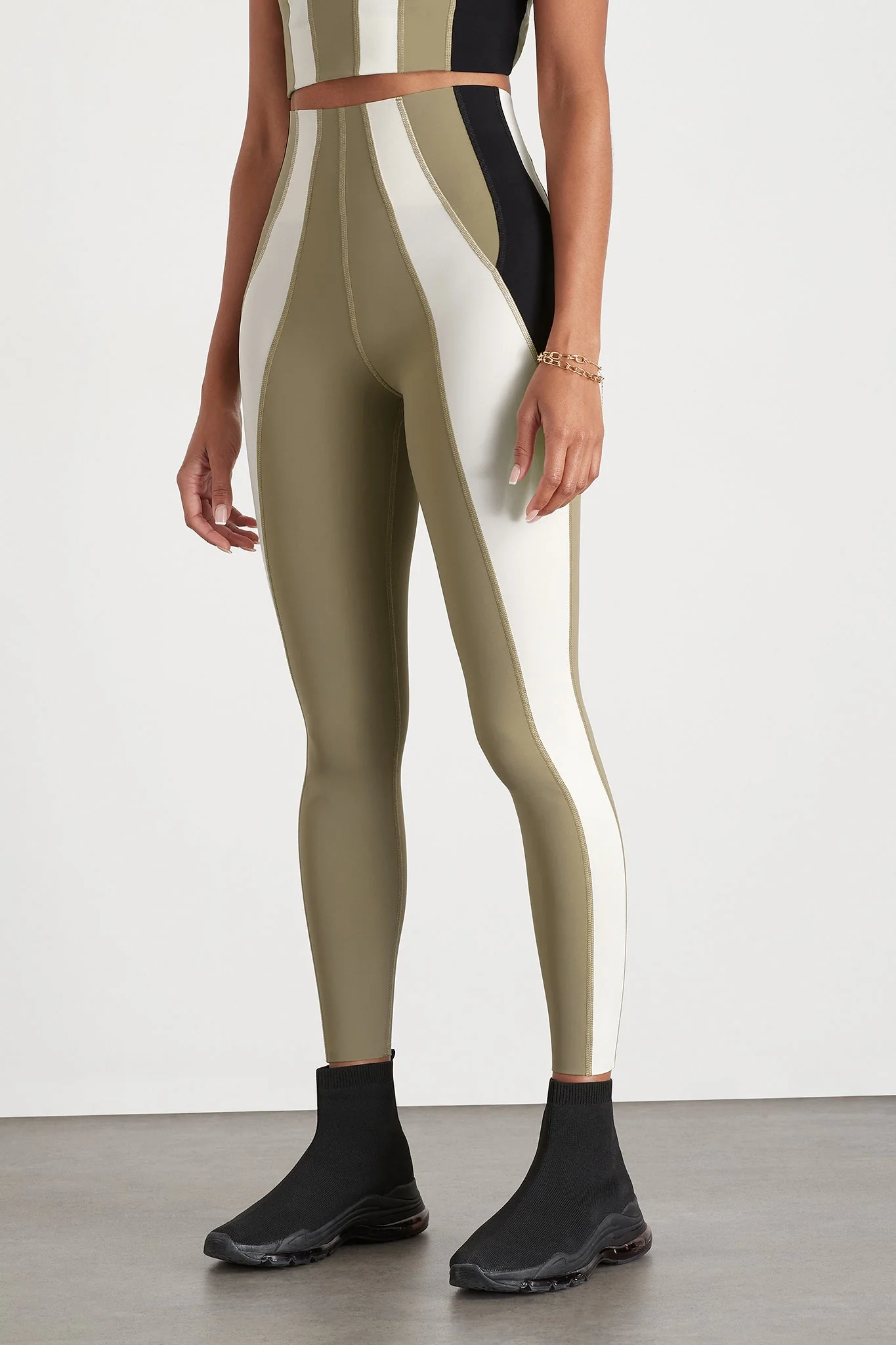 14929-panelled-legging-211-3.webp Panelled Legging 211