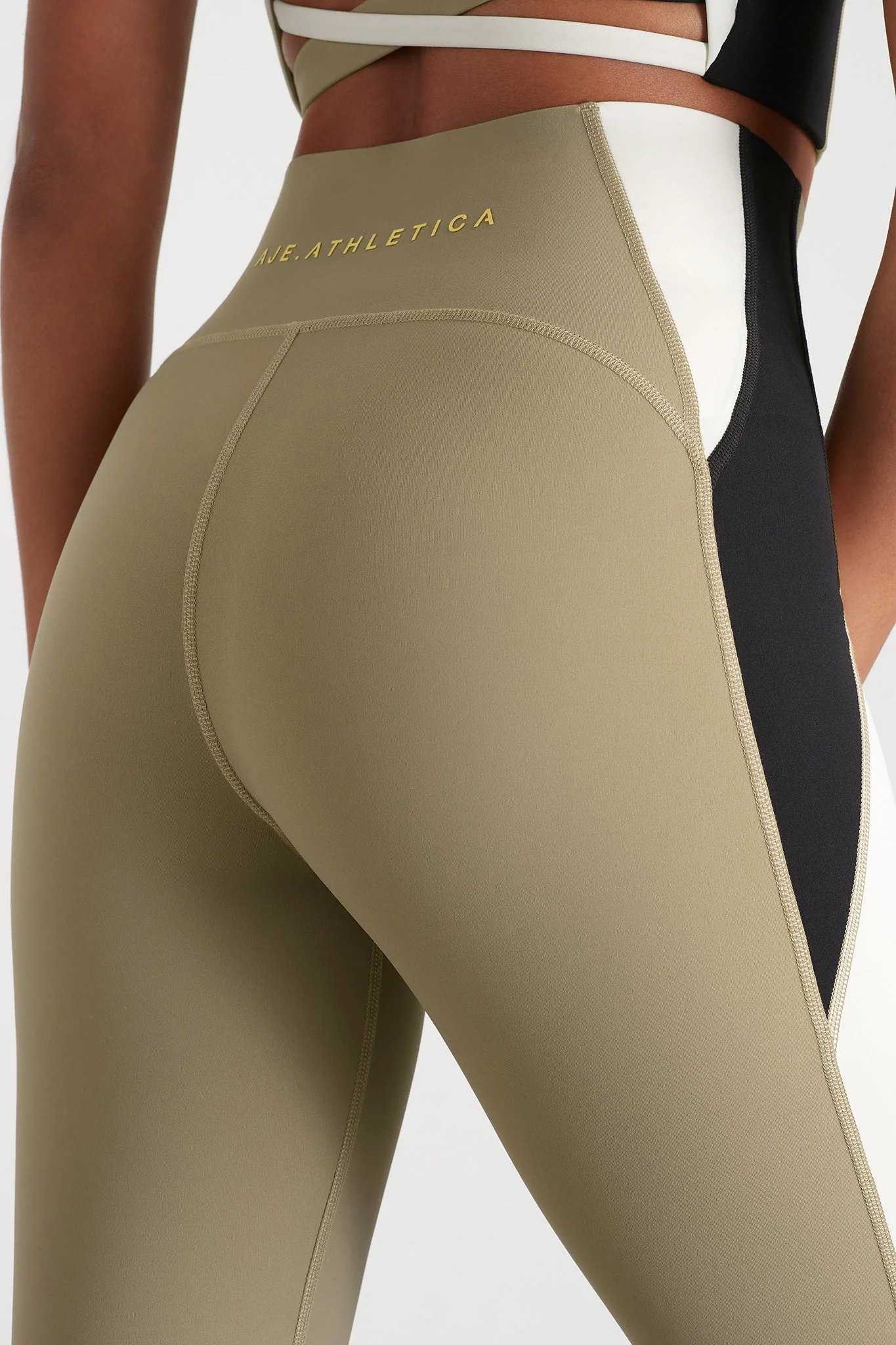 14929-panelled-legging-211-4.webp Panelled Legging 211