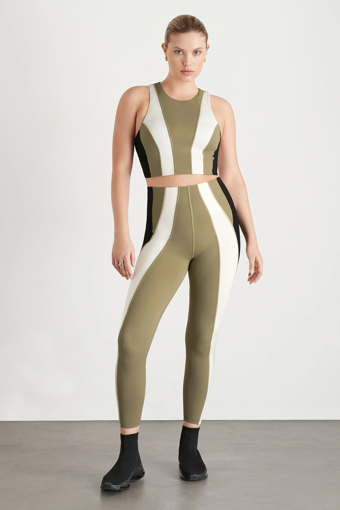 14929-panelled-legging-211-7.webp Panelled Legging 211