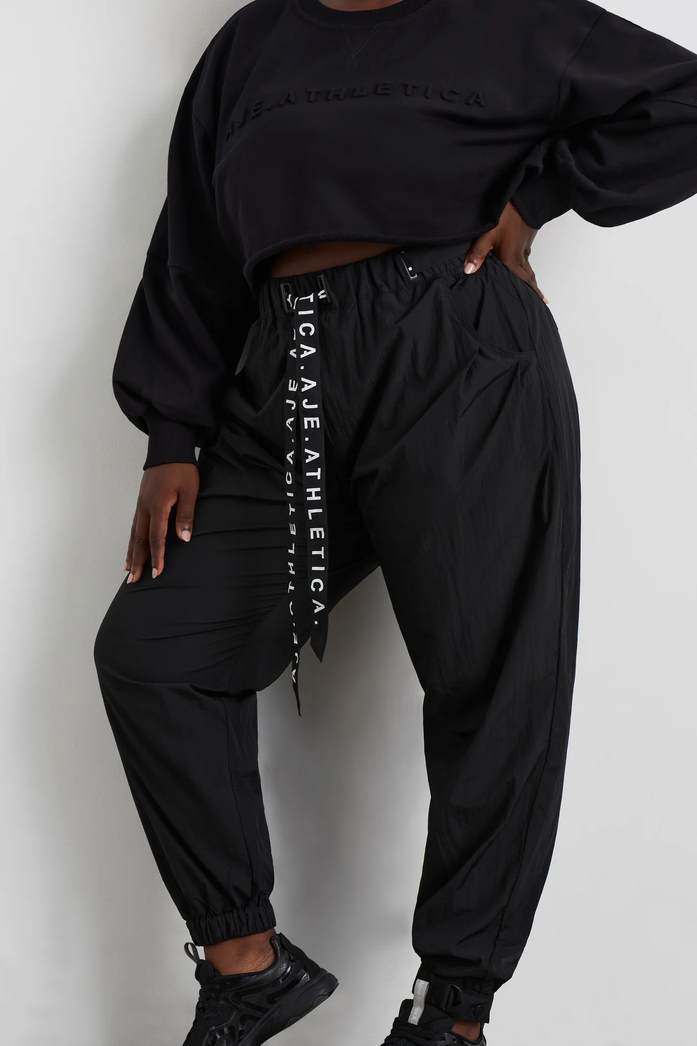 Belted Windbreaker Pant 502