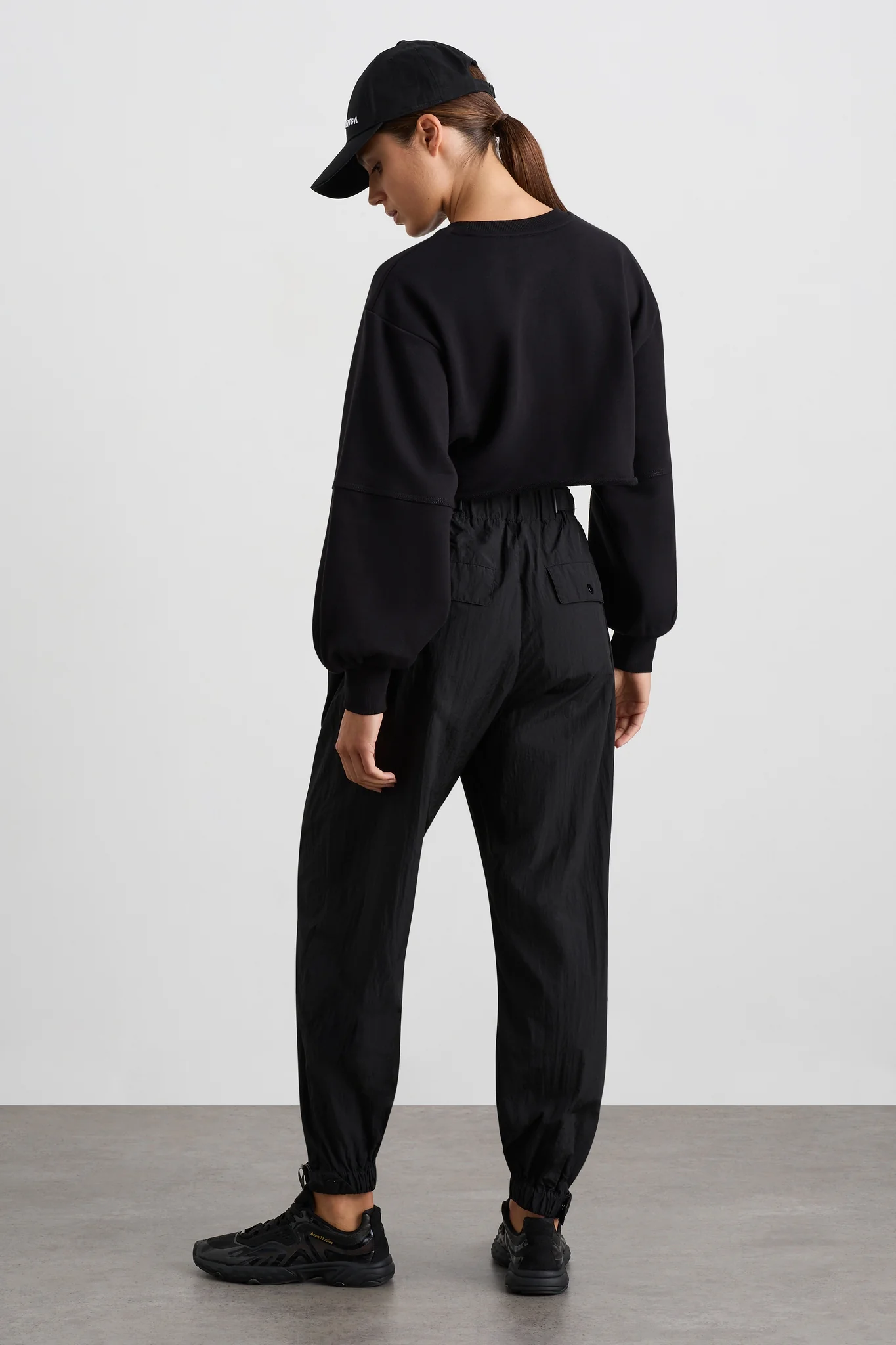 Belted Windbreaker Pant 502