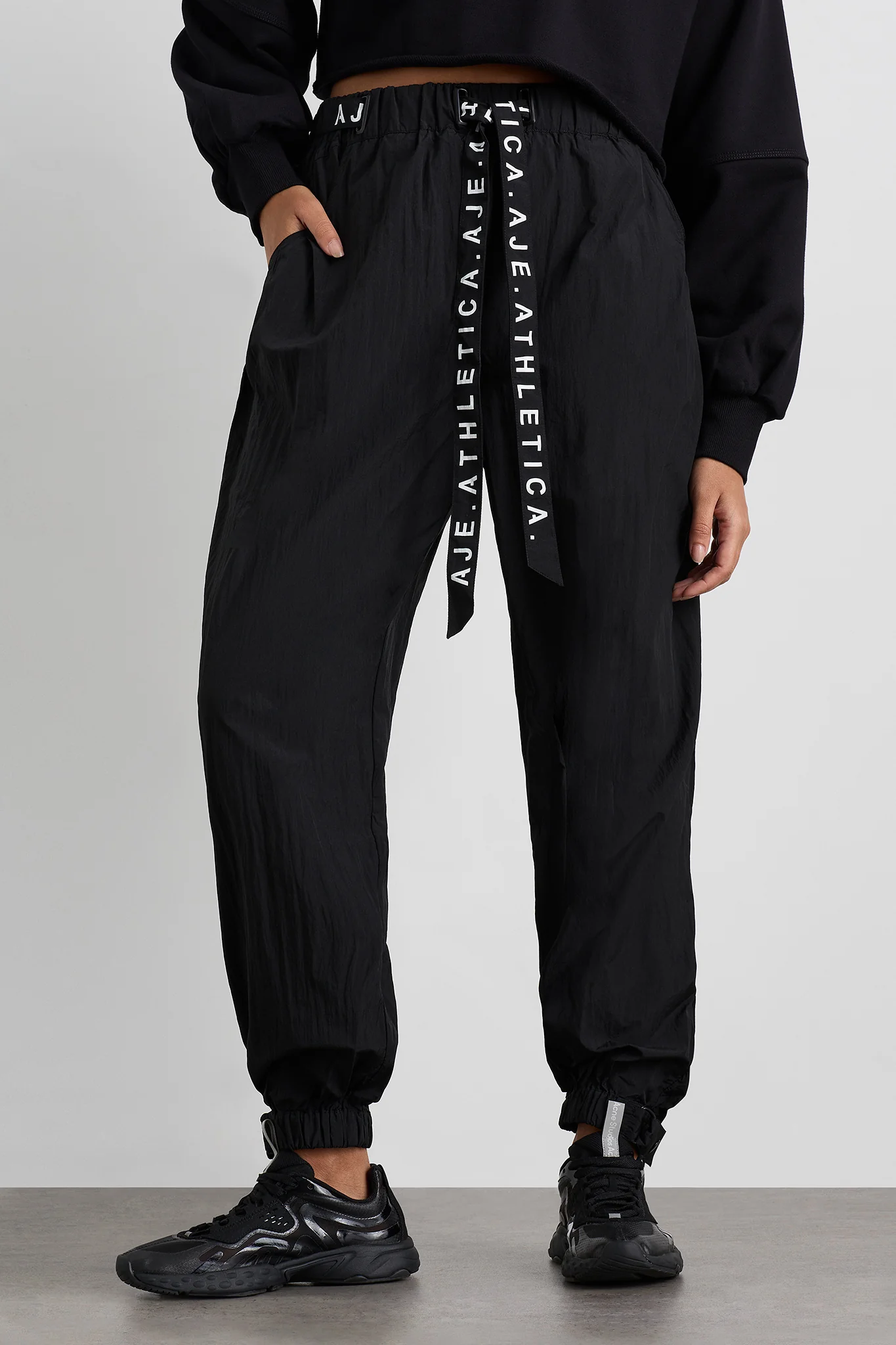 Belted Windbreaker Pant 502