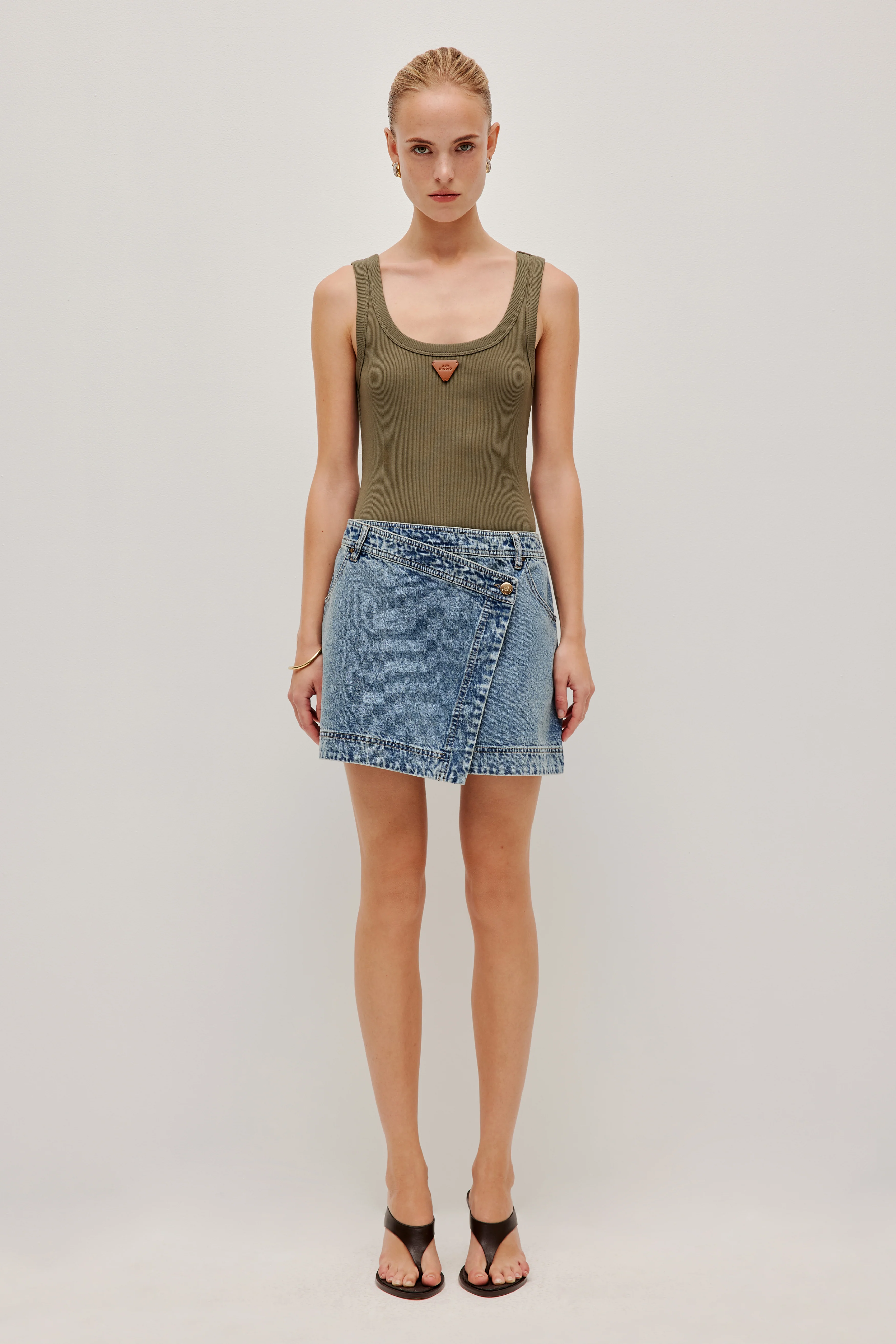 Cowrie Scoop Tank