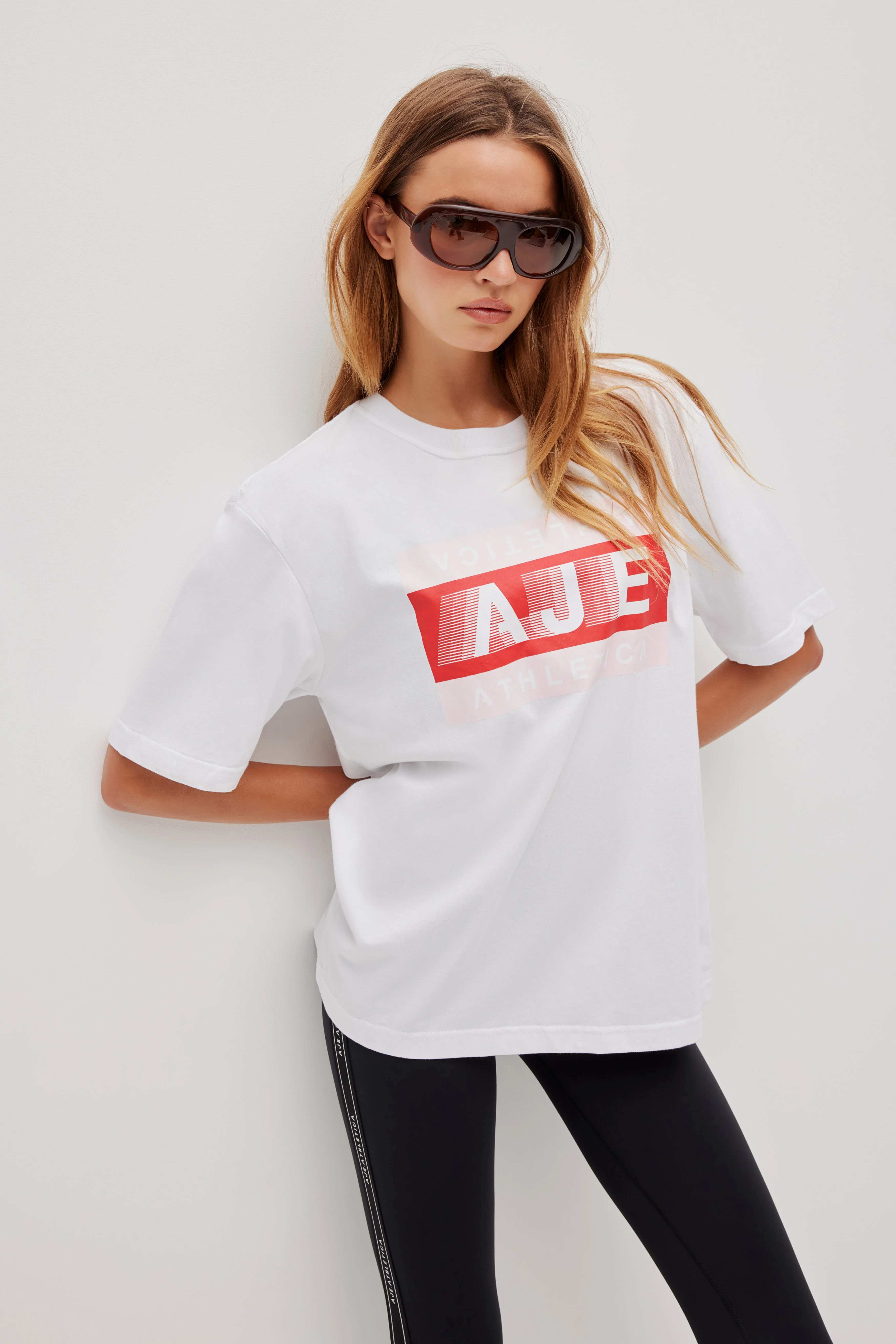 Swift Contrast Logo Tee 102