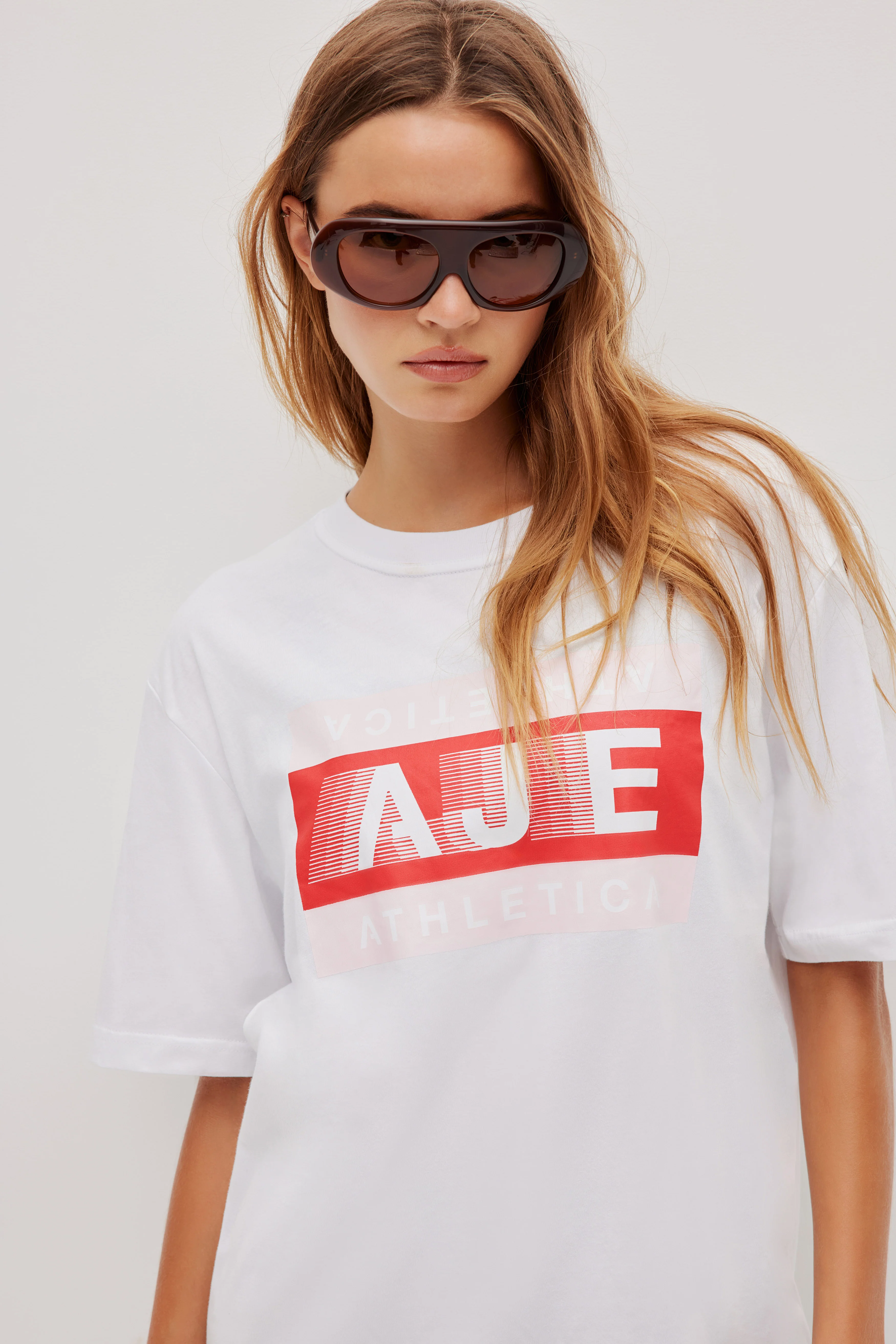 Swift Contrast Logo Tee 102