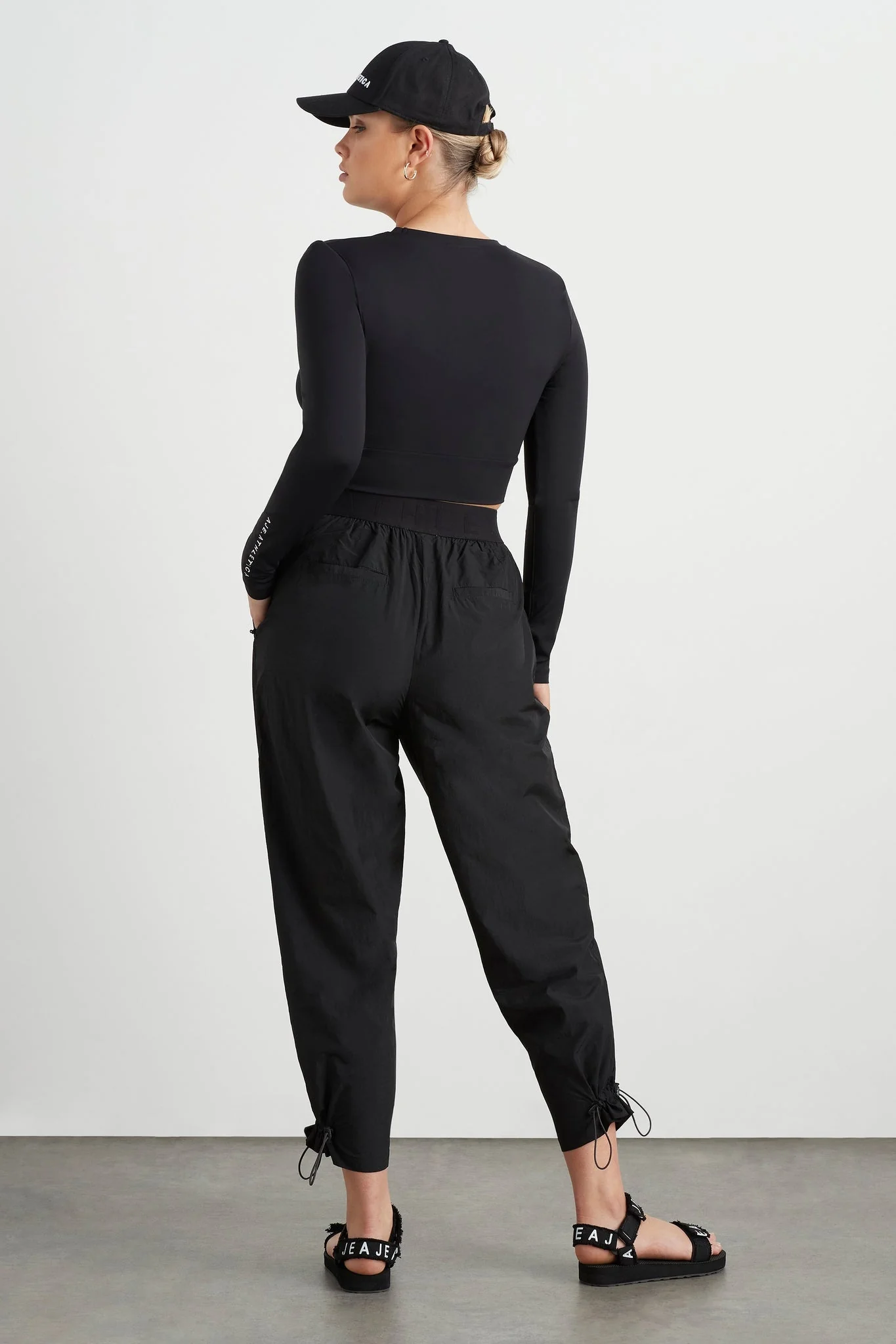 15888-twist-front-long-sleeve-crop-top-328-10.webp Twist Front Long Sleeve Crop Top 328