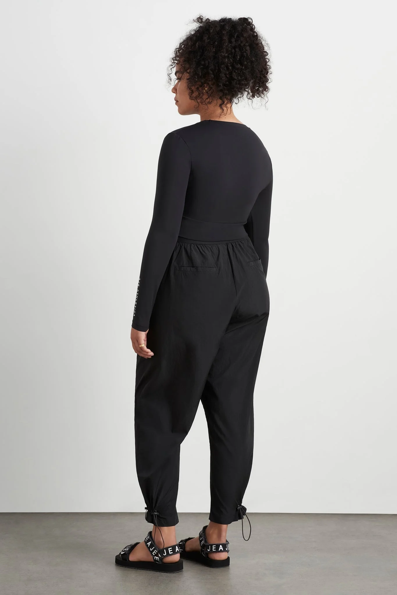 15888-twist-front-long-sleeve-crop-top-328-14.webp Twist Front Long Sleeve Crop Top 328