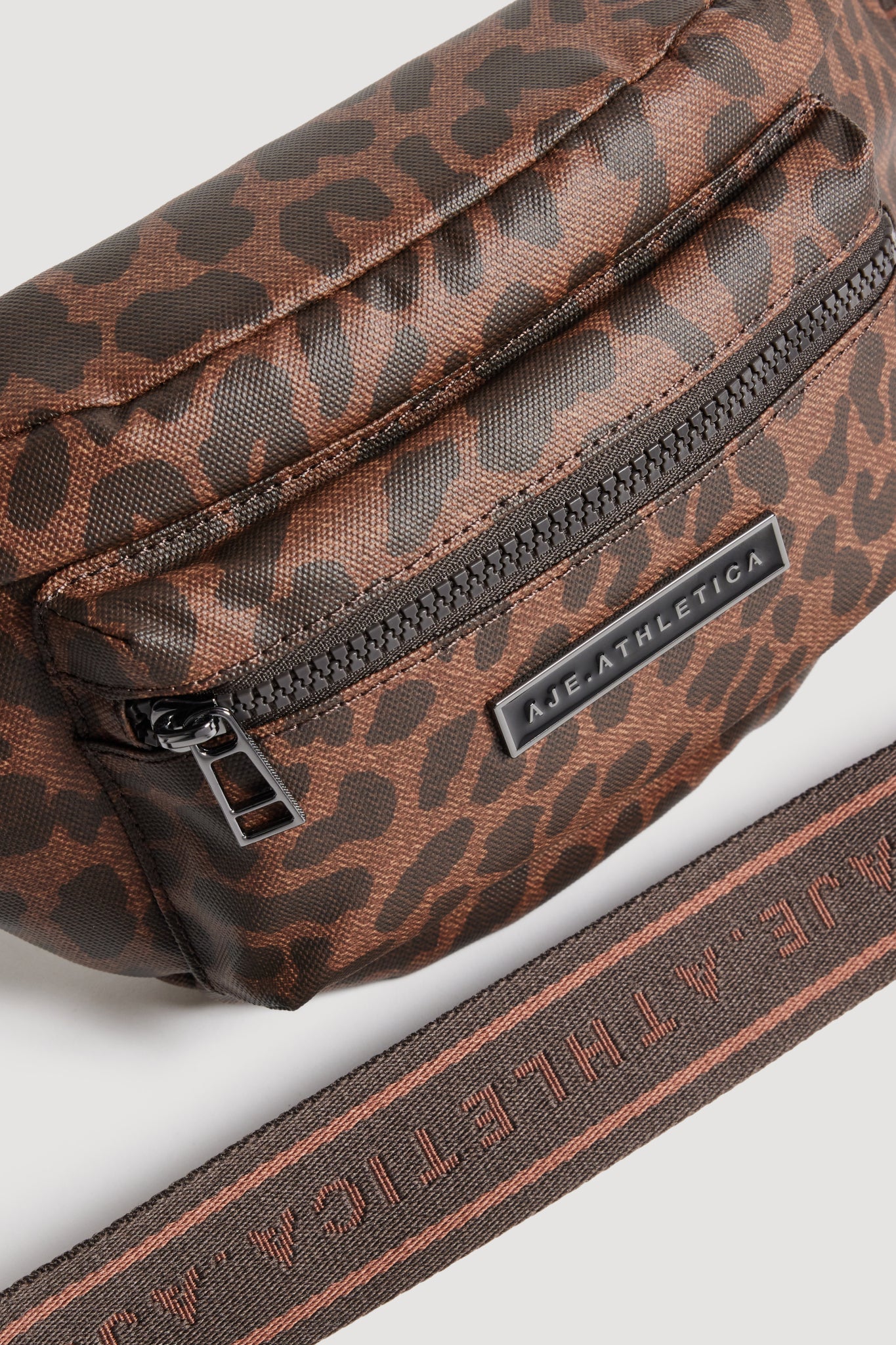 Essential Logo Crossbody 973