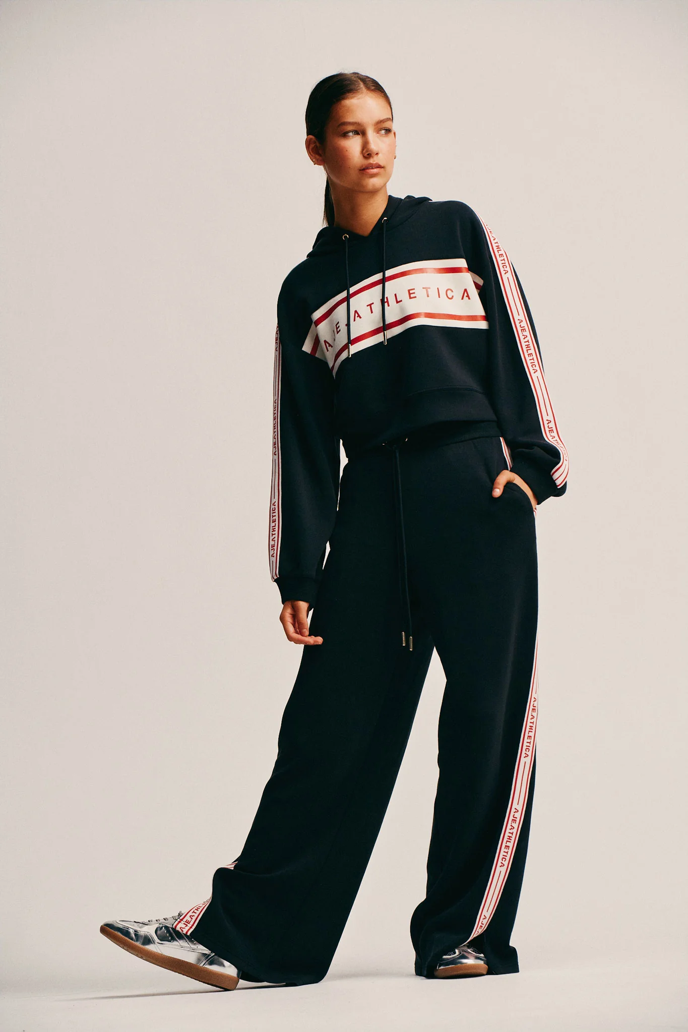 Cropped Logotape Hoodie 405