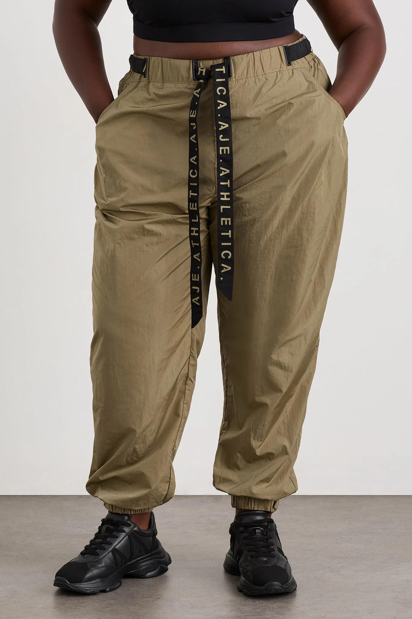 17225-belted-windbreak-pant-502-12.webp Belted Windbreak Pant 502