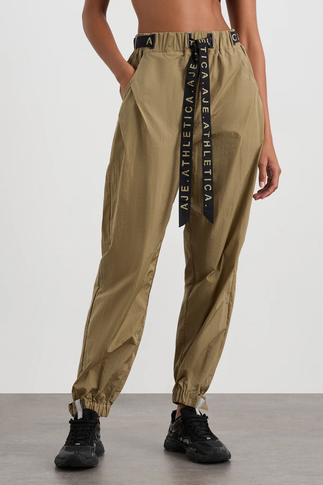 17225-belted-windbreak-pant-502-16.webp Belted Windbreak Pant 502