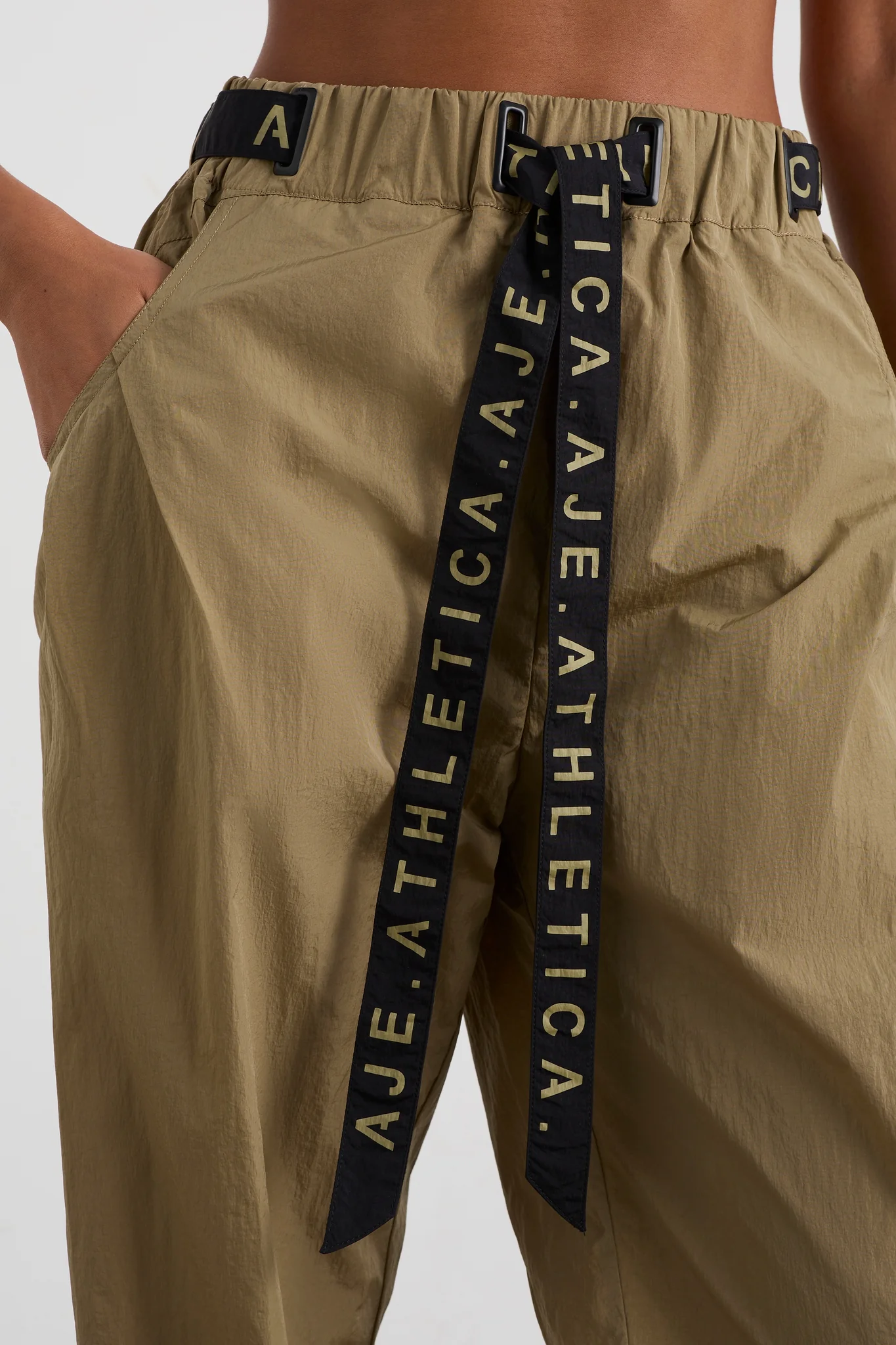 17225-belted-windbreak-pant-502-17.webp Belted Windbreak Pant 502