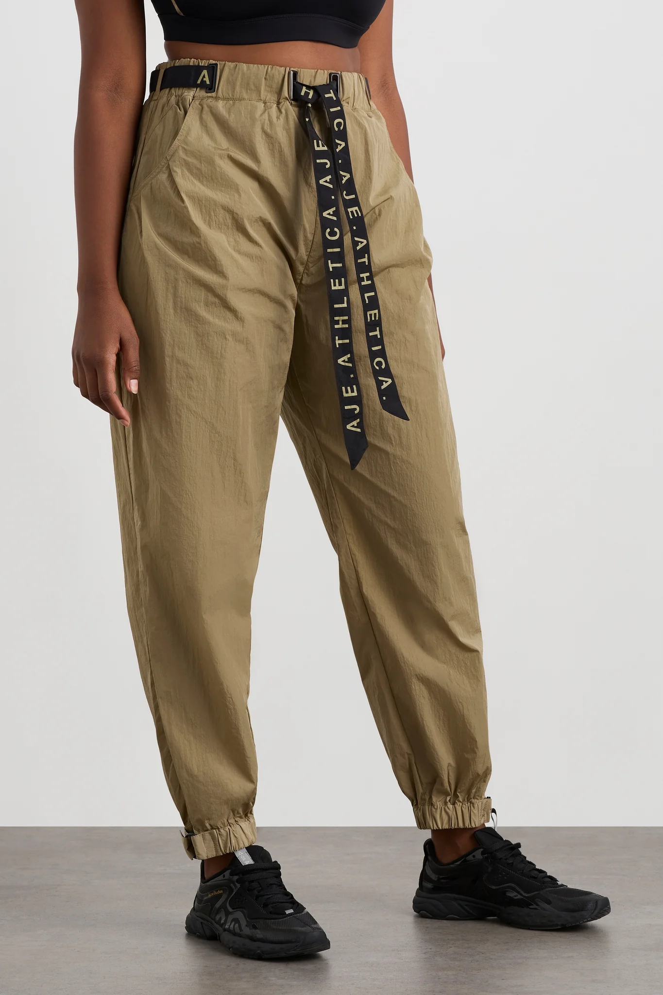 17225-belted-windbreak-pant-502-21.webp Belted Windbreak Pant 502