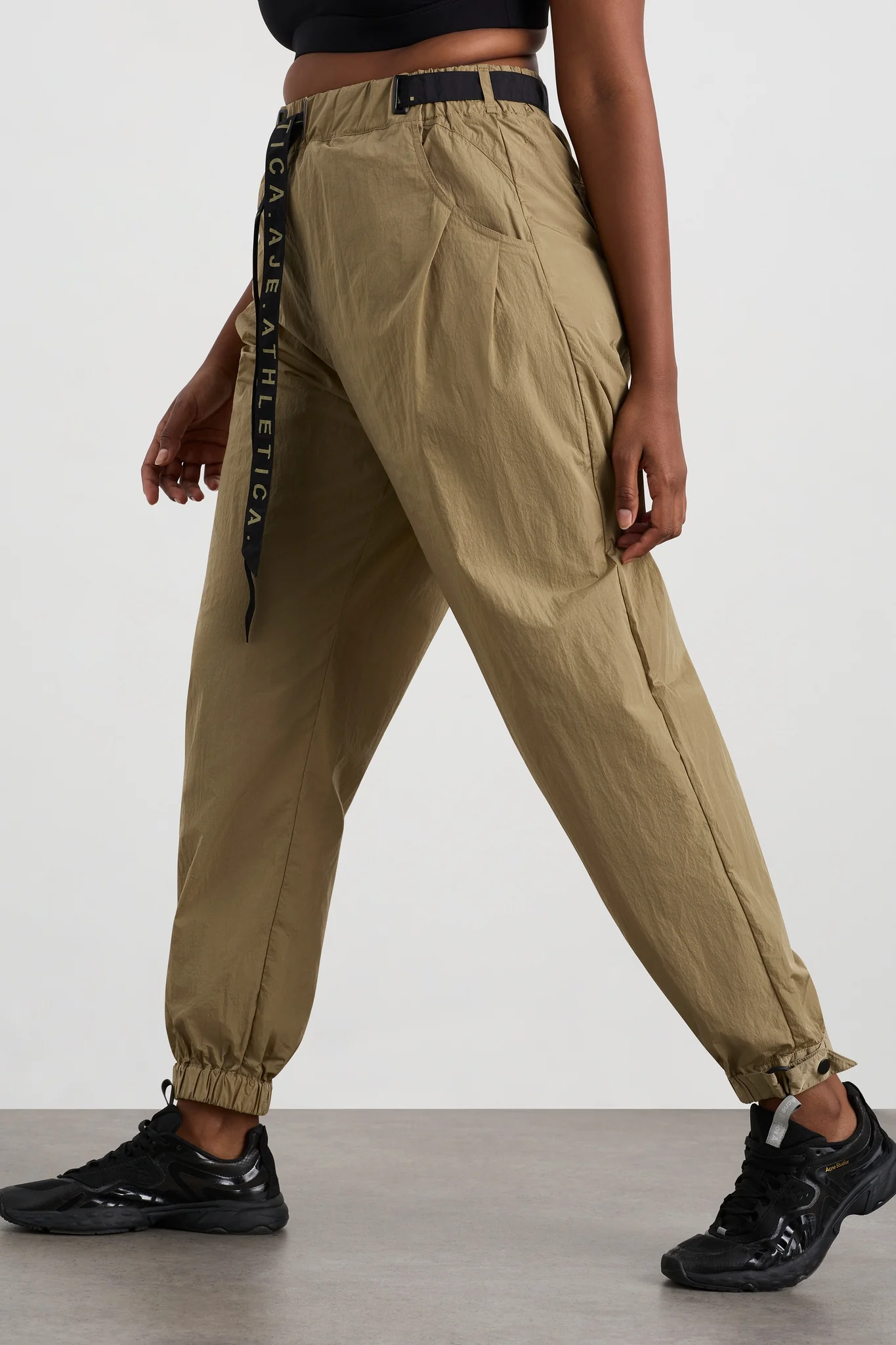 17225-belted-windbreak-pant-502-23.webp Belted Windbreak Pant 502