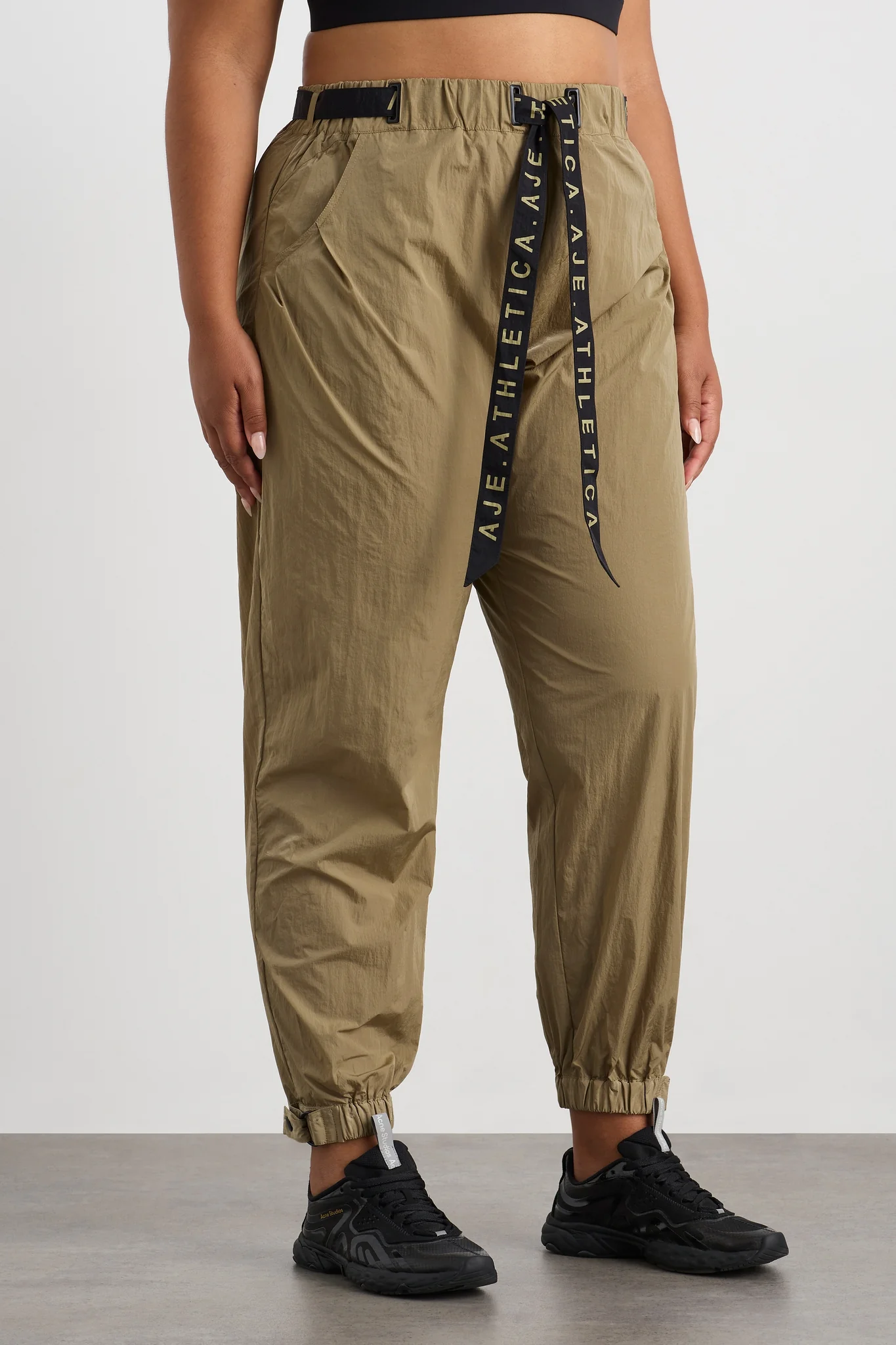 17225-belted-windbreak-pant-502-26.webp Belted Windbreak Pant 502