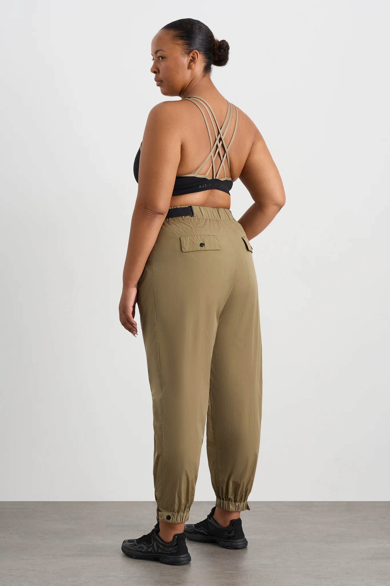 17225-belted-windbreak-pant-502-28.webp Belted Windbreak Pant 502