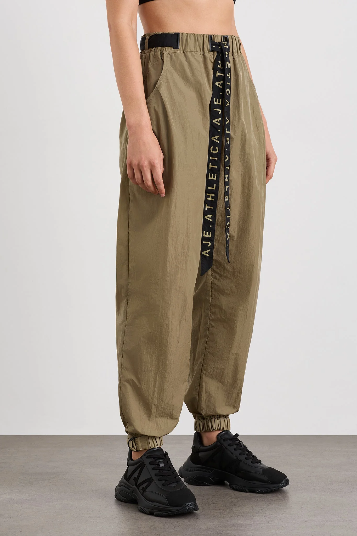 17225-belted-windbreak-pant-502-3.webp Belted Windbreak Pant 502