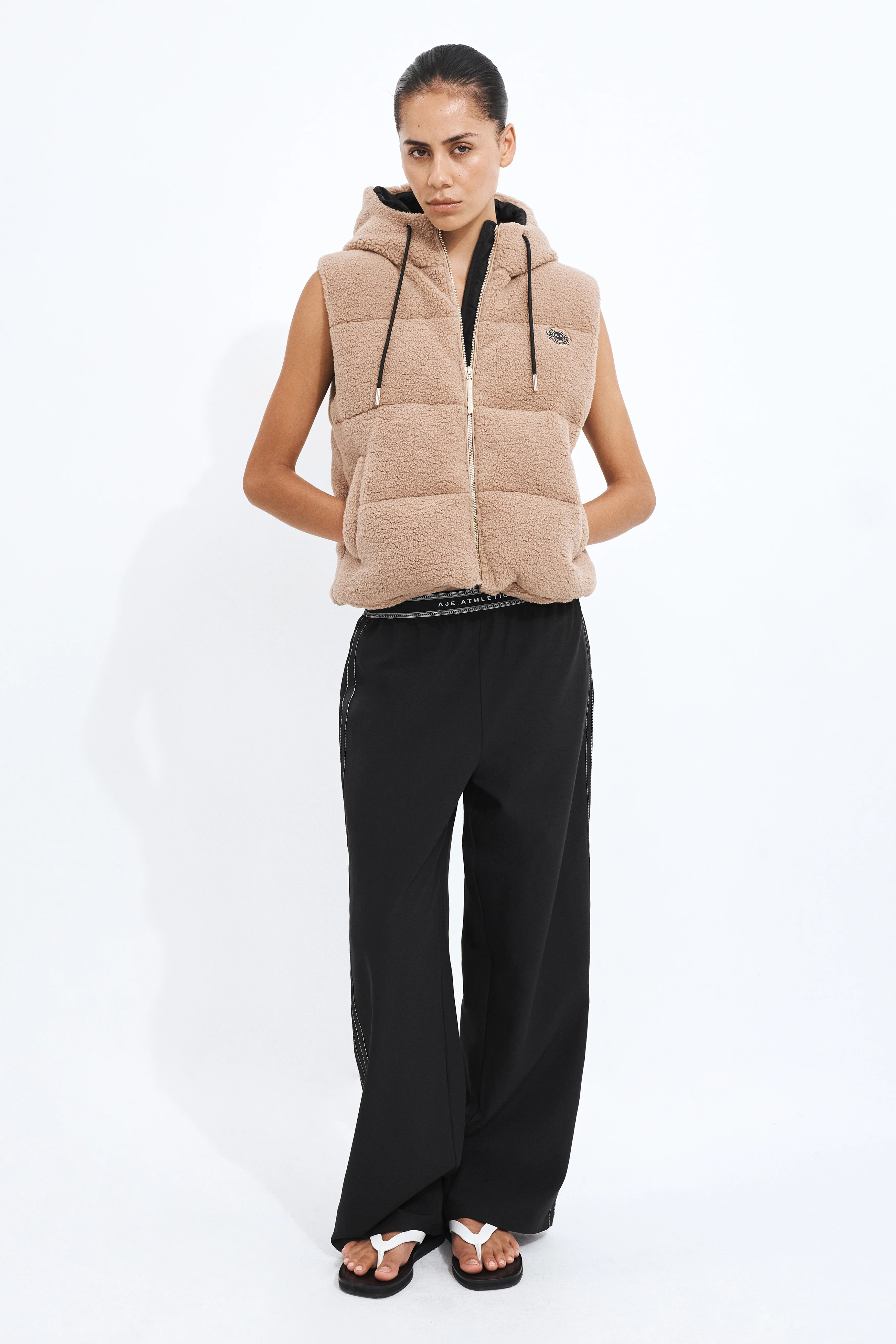 17952-sherpa-sleevless-vest-1.webp Sherpa Sleevless Vest