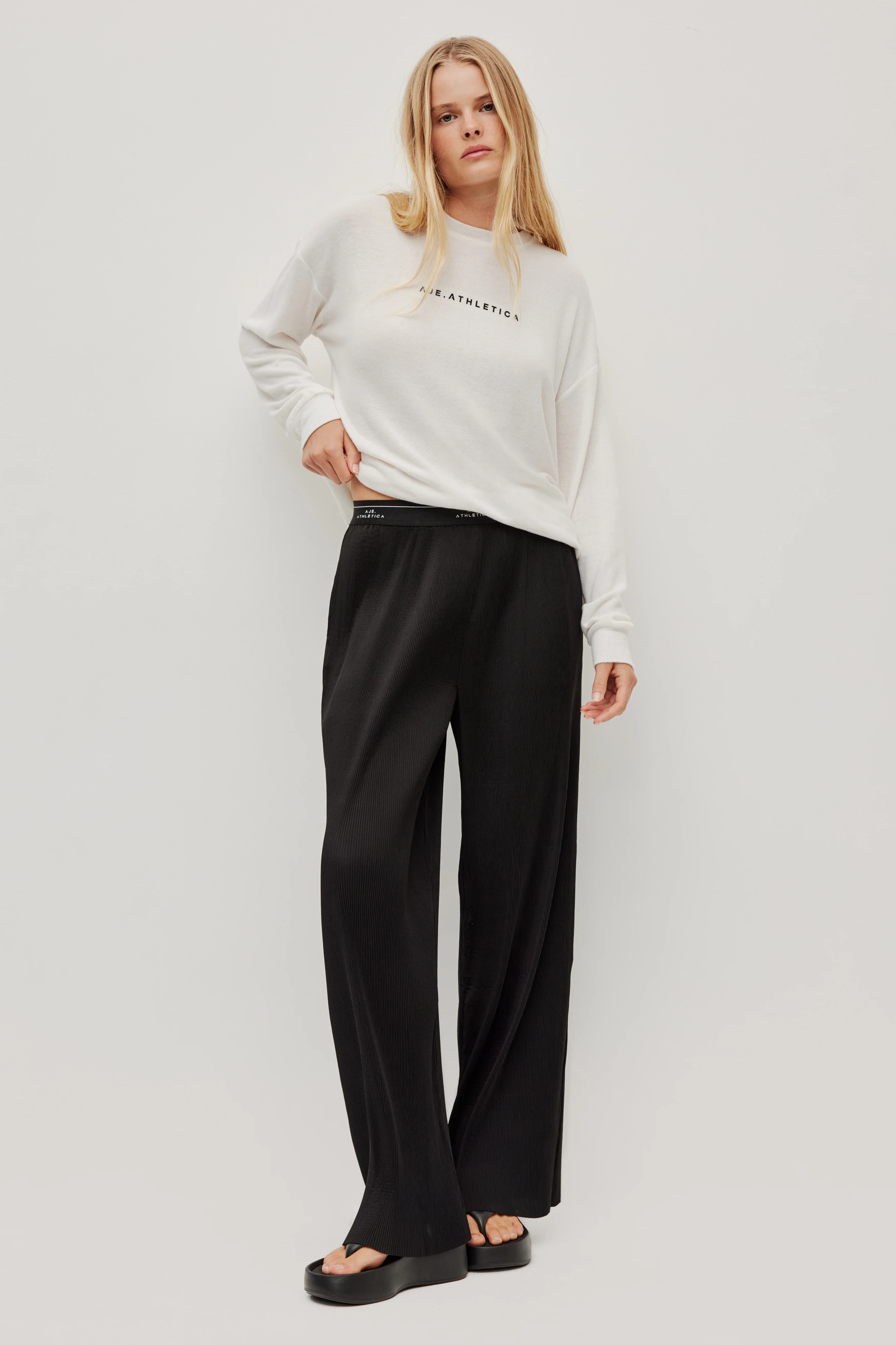 18029-pleated-active-pant-1.webp Pleated Active Pant