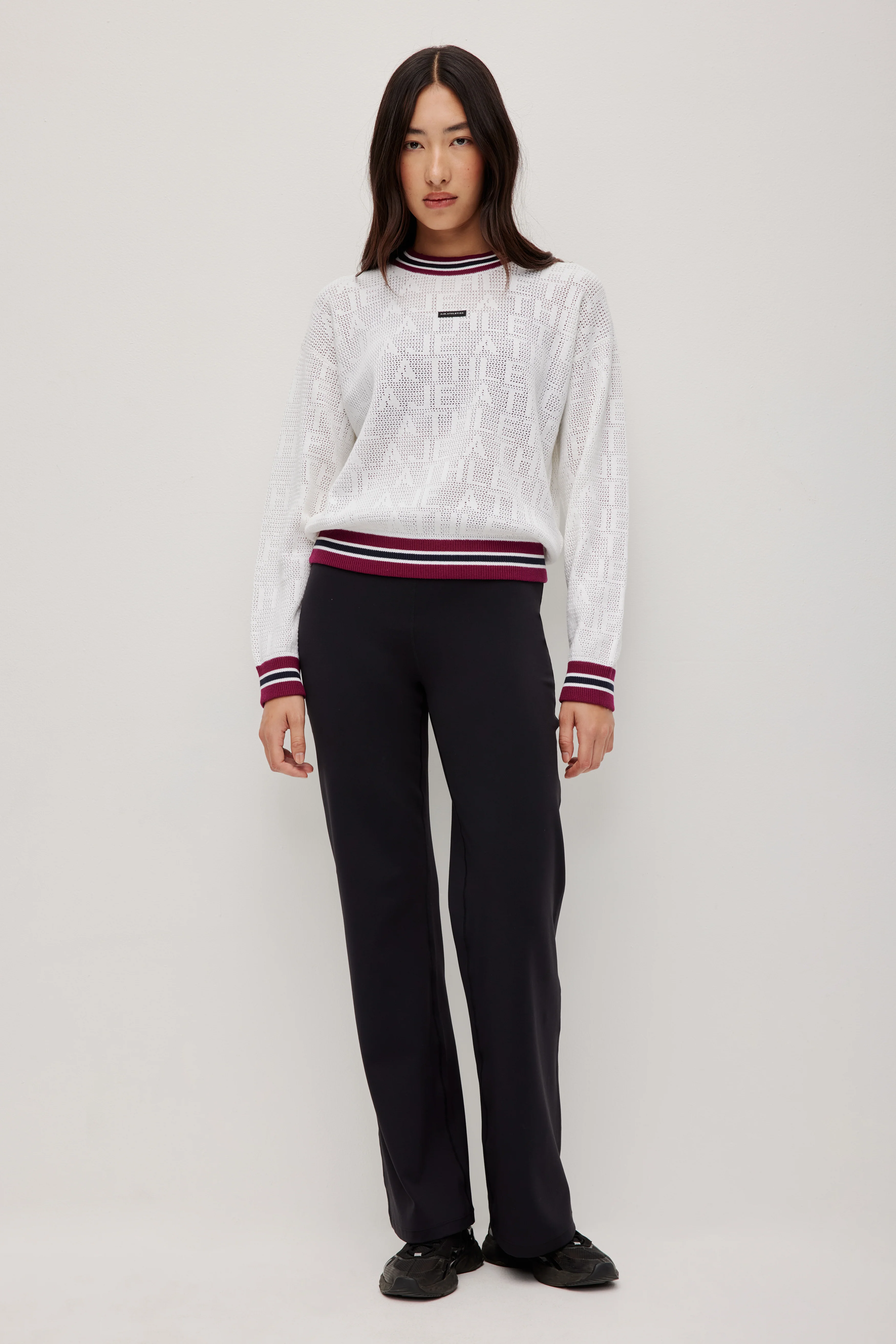 18488-contrast-logo-knit-crew-417-1.webp Contrast Logo Knit Crew 417