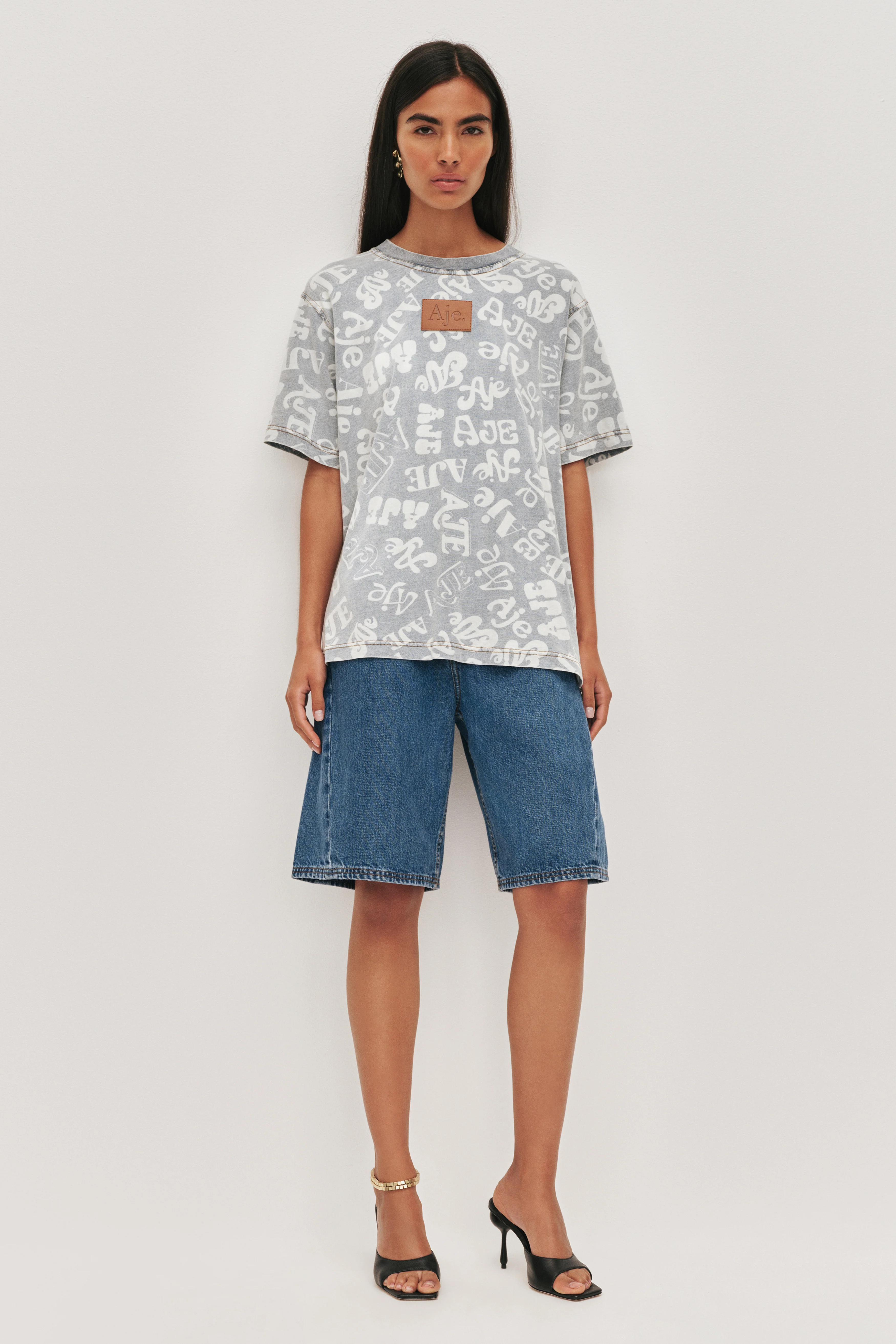 19054-cary-logo-tee-1.webp Cary Logo Tee