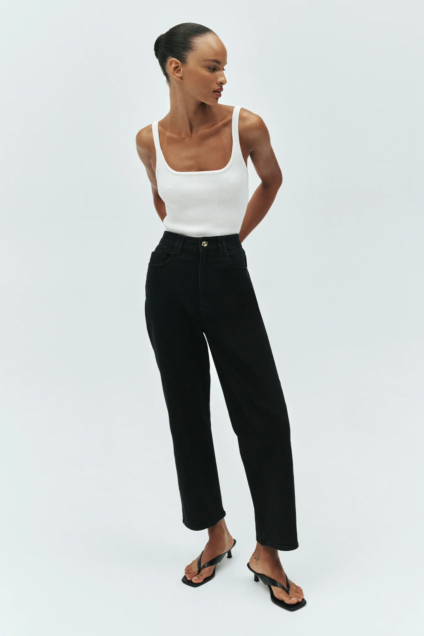 226-billie-straight-ankle-jean-1.webp Billie Straight Ankle Jean