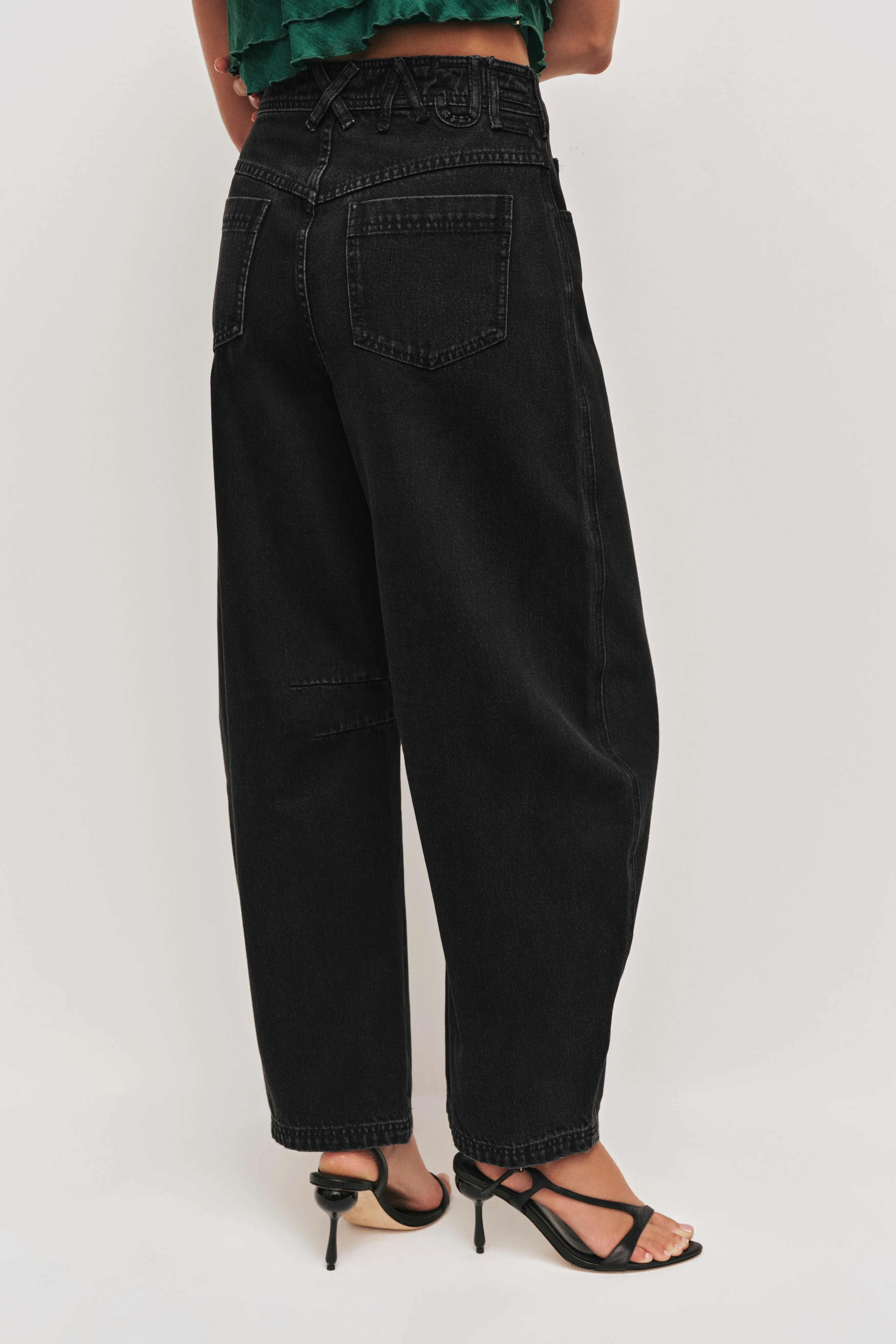 2809-remy-barrel-jean-3.webp Remy Barrel Jean
