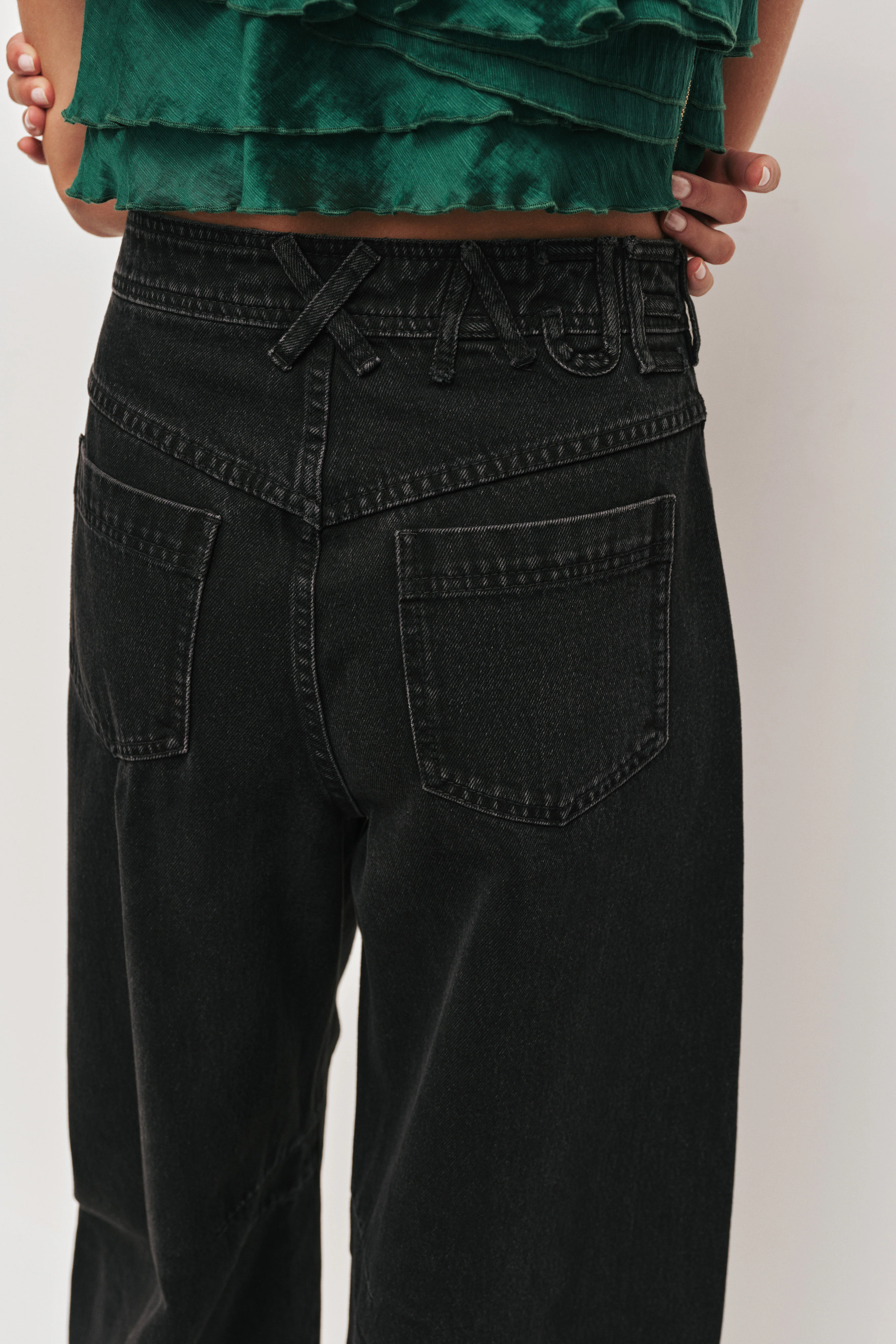 2809-remy-barrel-jean-4.webp Remy Barrel Jean