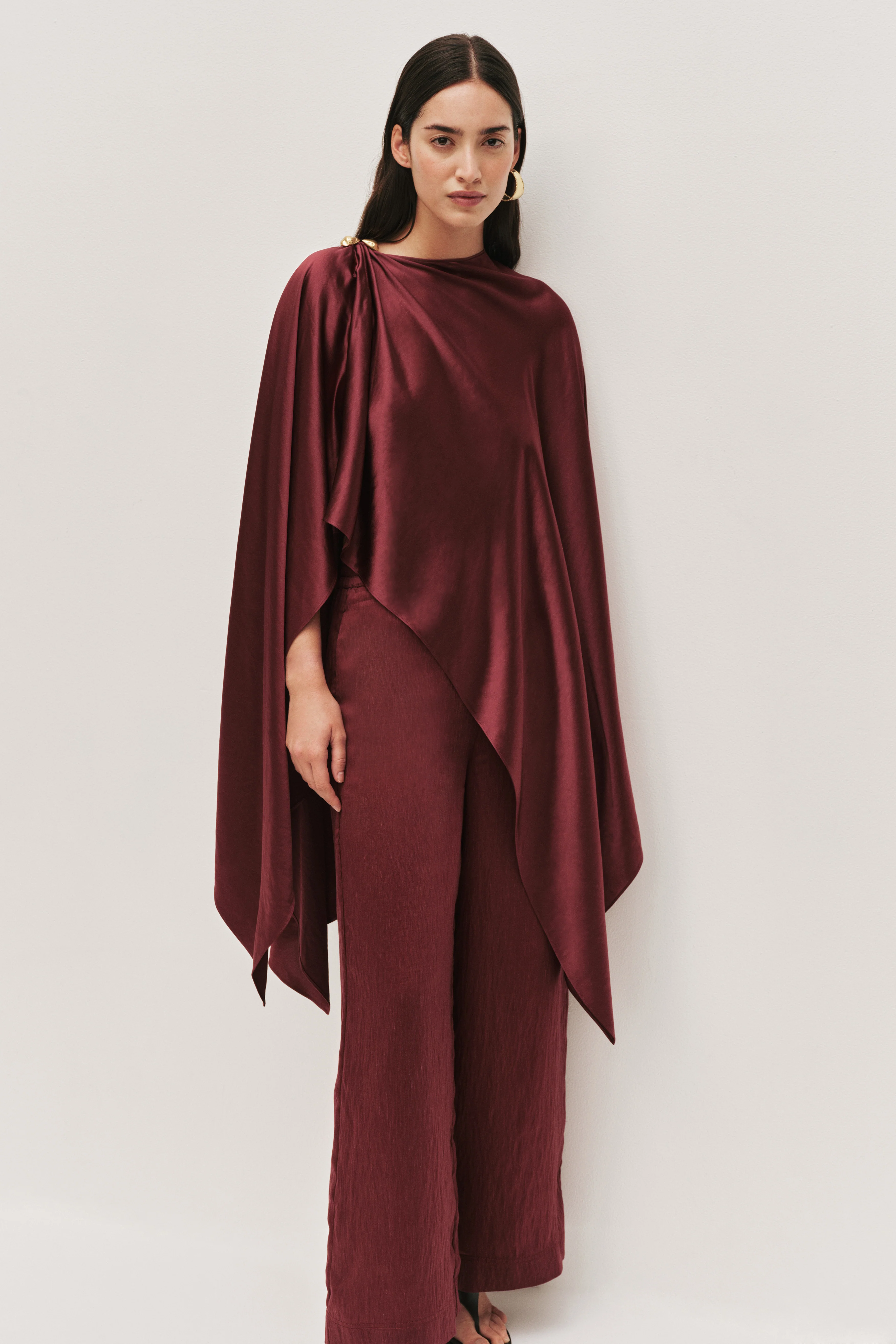 3054-adeline-cape-3.webp Adeline Cape