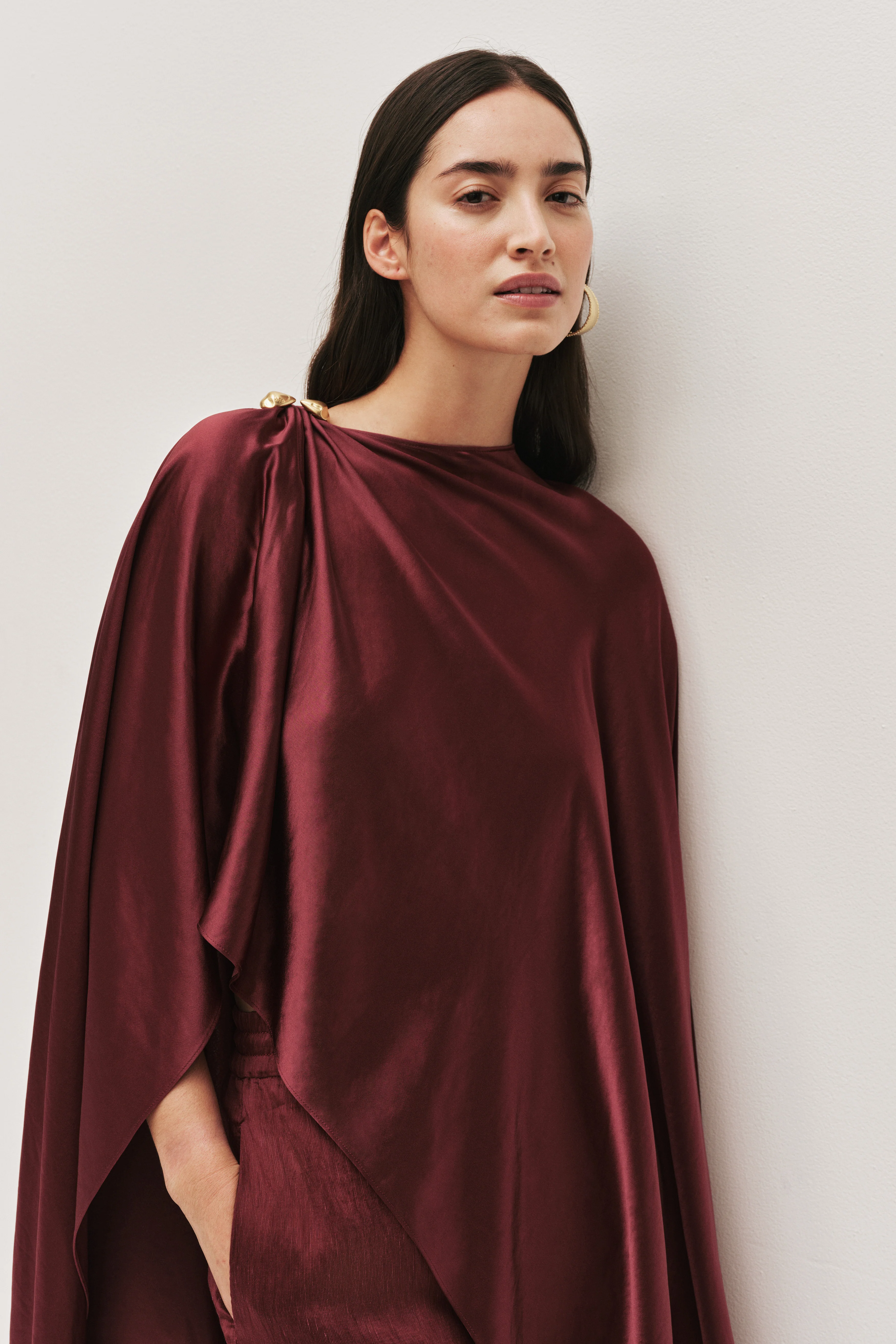 3054-adeline-cape-4.webp Adeline Cape