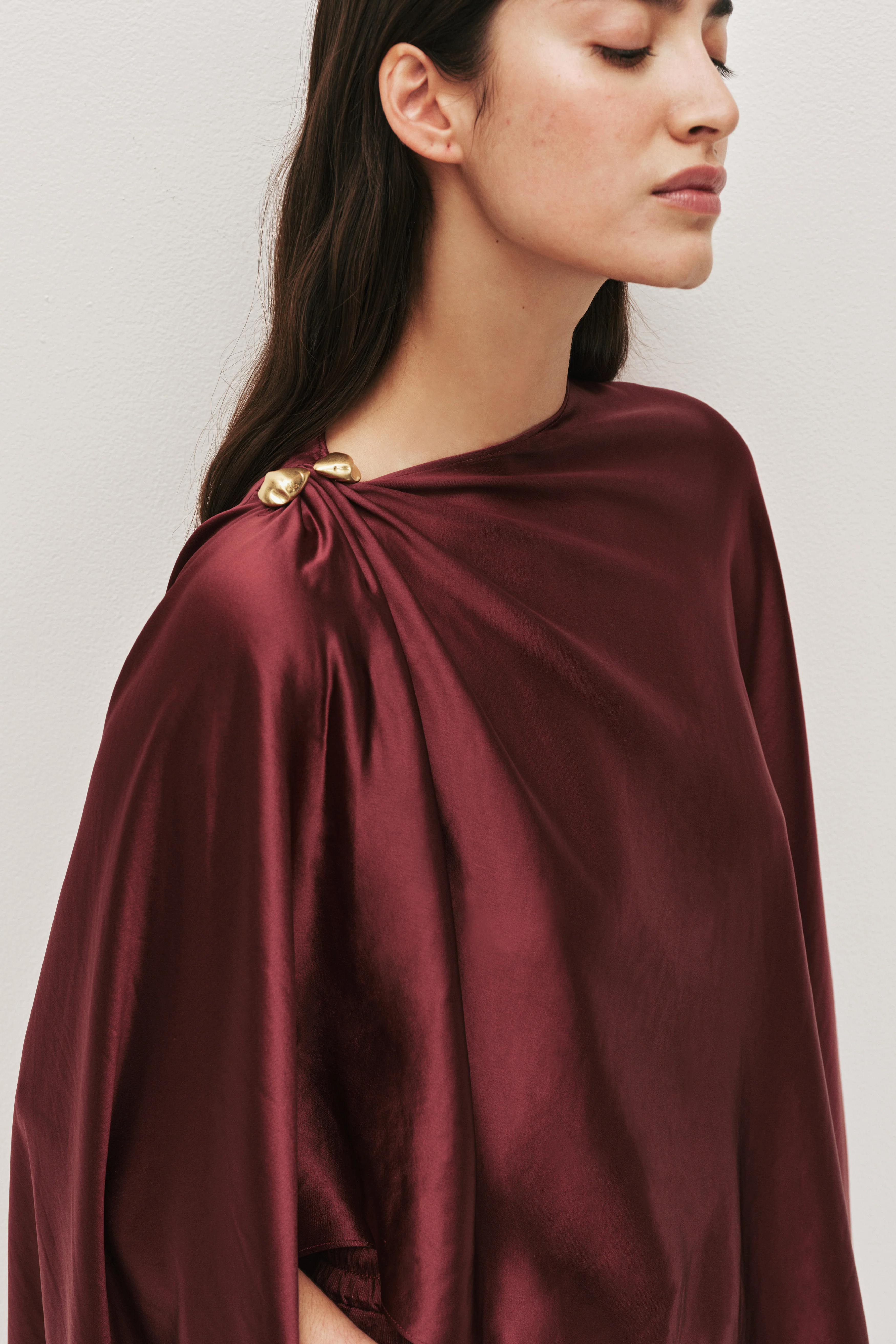 3054-adeline-cape-5.webp Adeline Cape