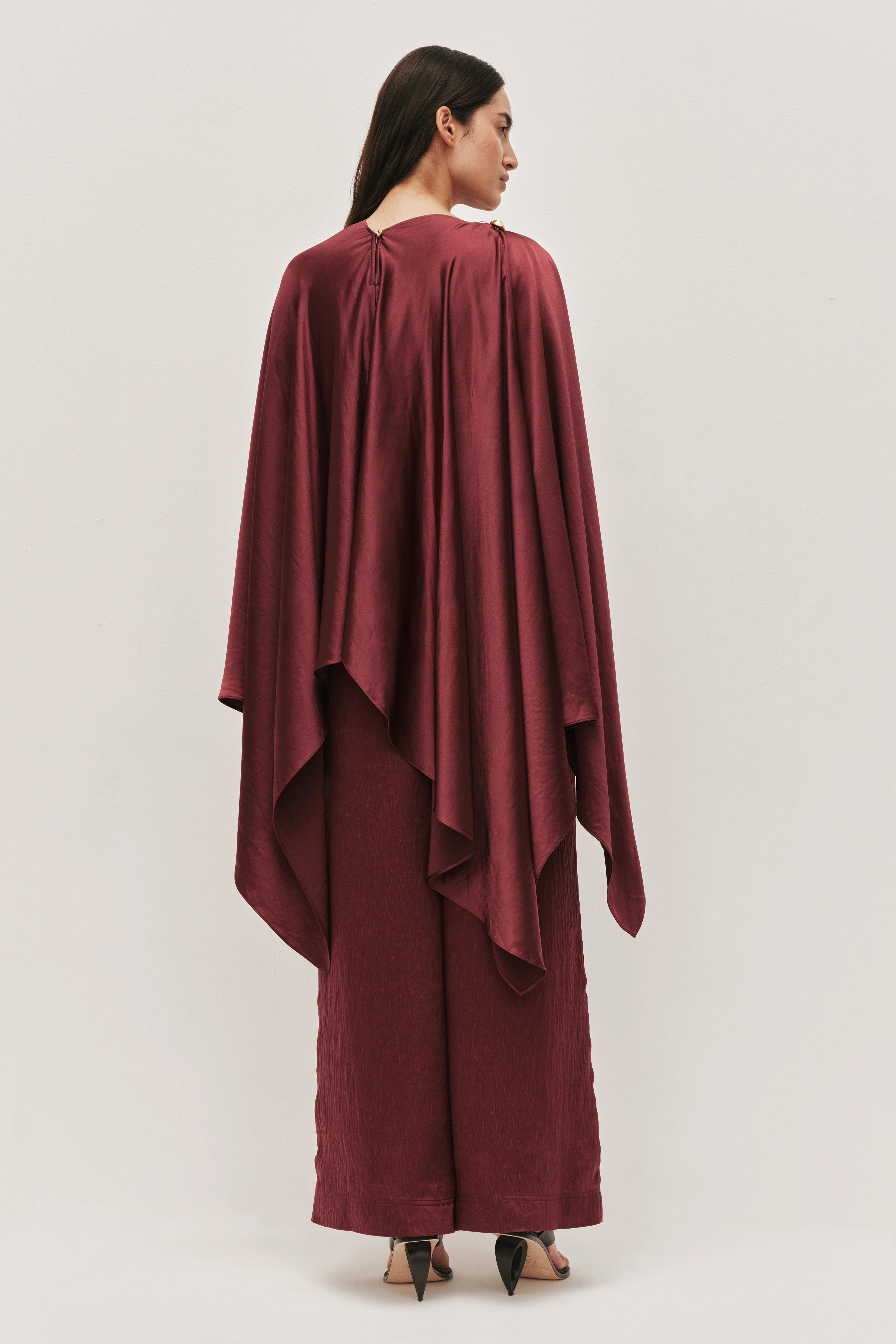 3054-adeline-cape-6.webp Adeline Cape