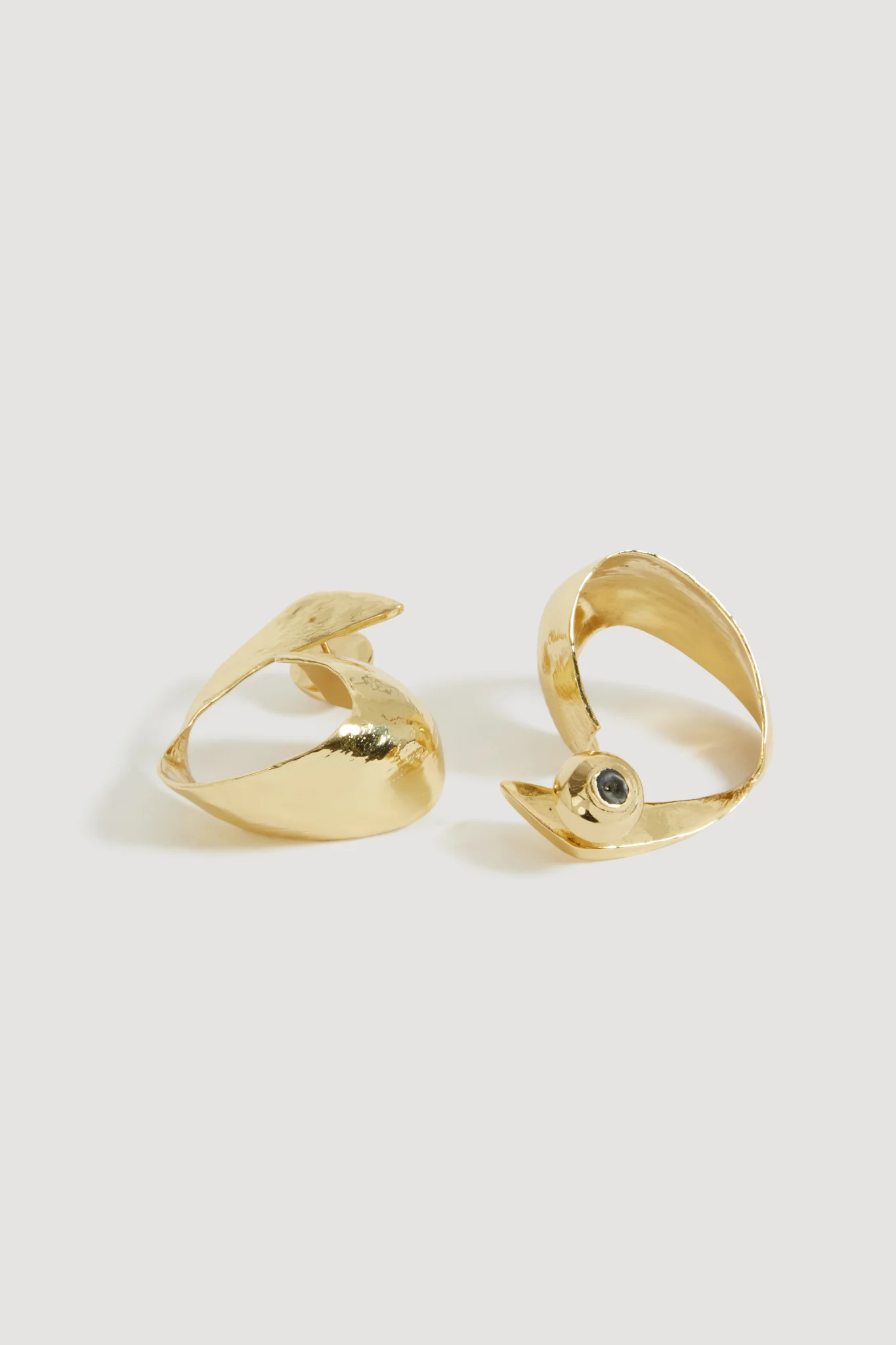 Melody Ribbon Earring