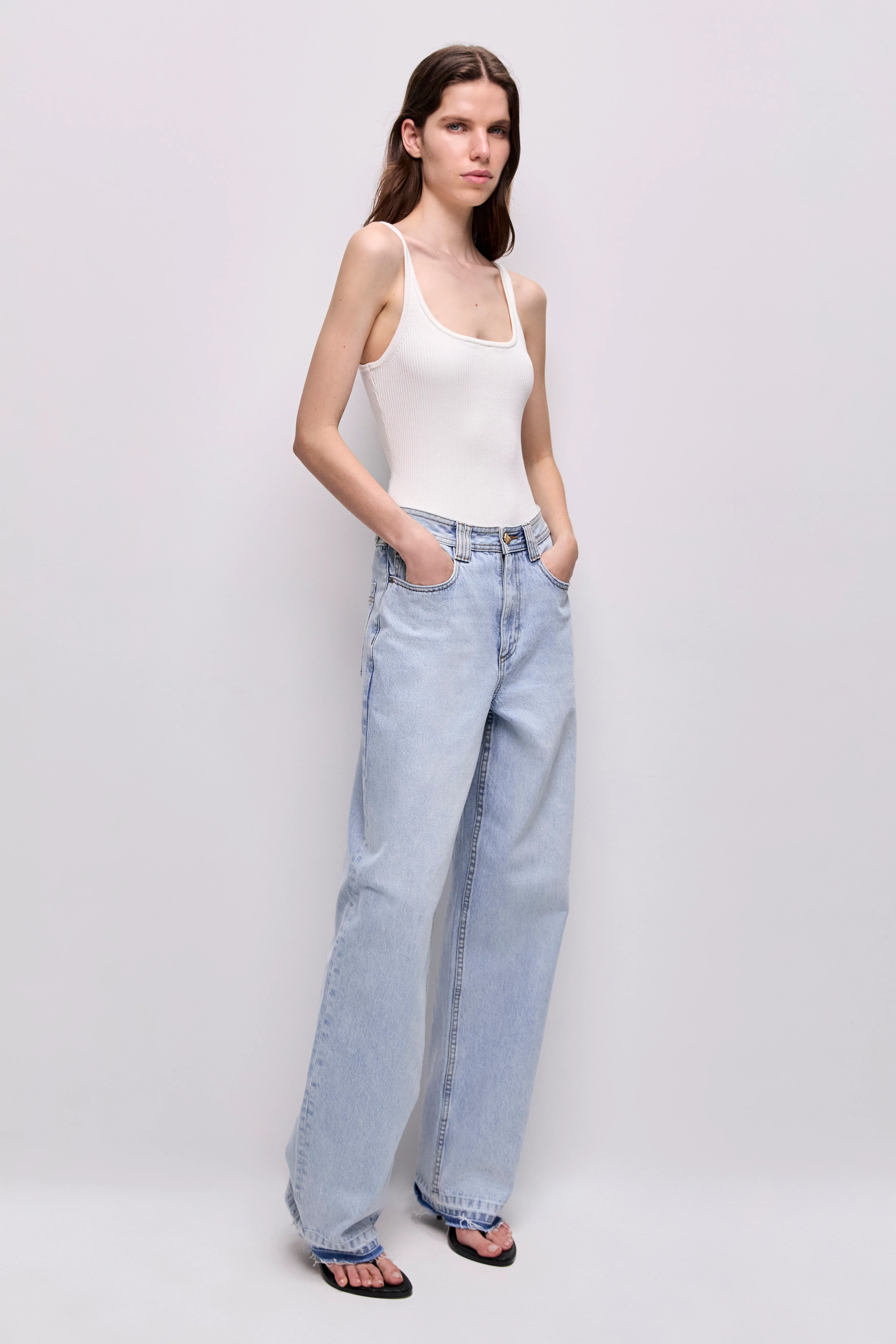 4718-elliot-jean-3.webp Elliot Jean