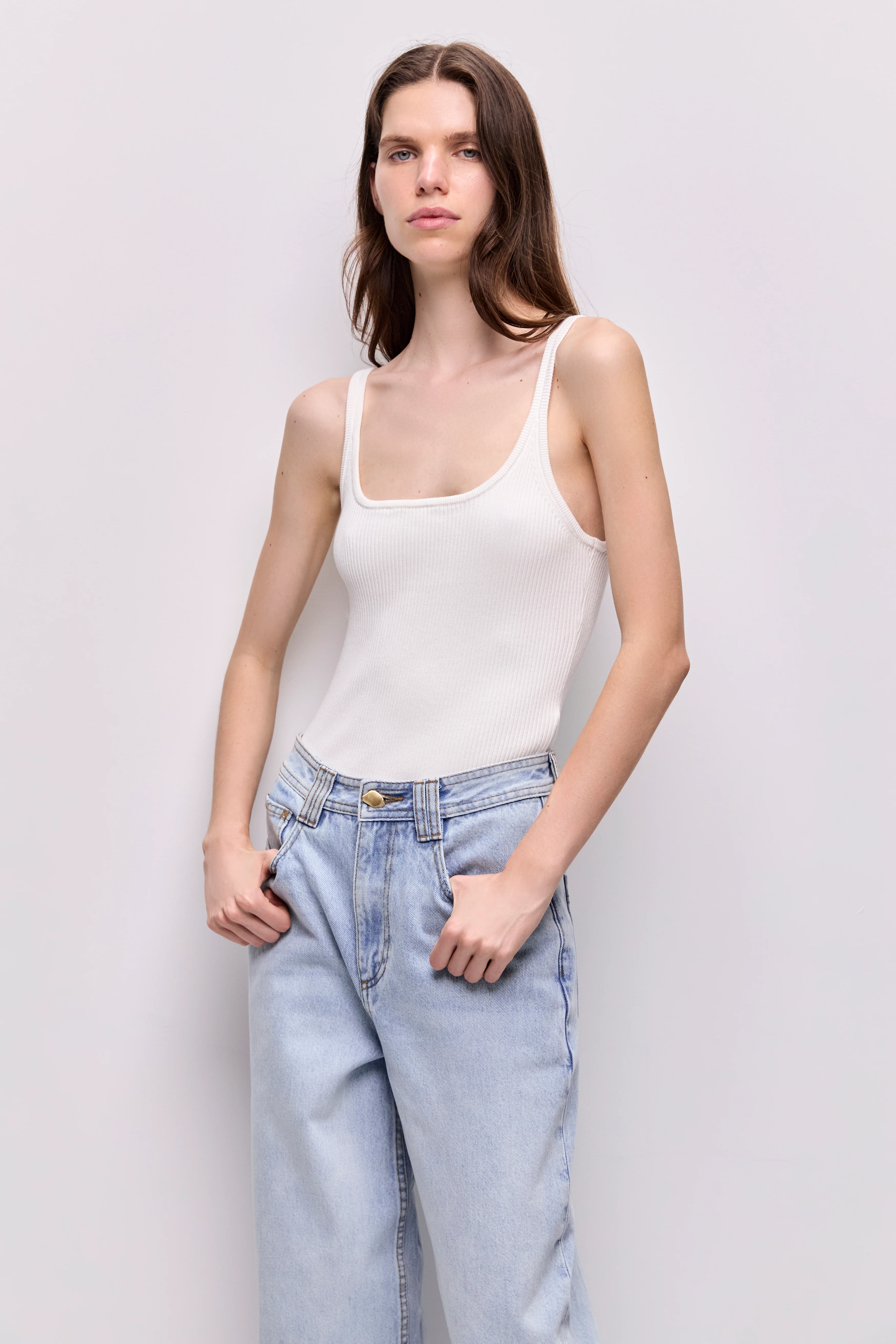 4718-elliot-jean-4.webp Elliot Jean
