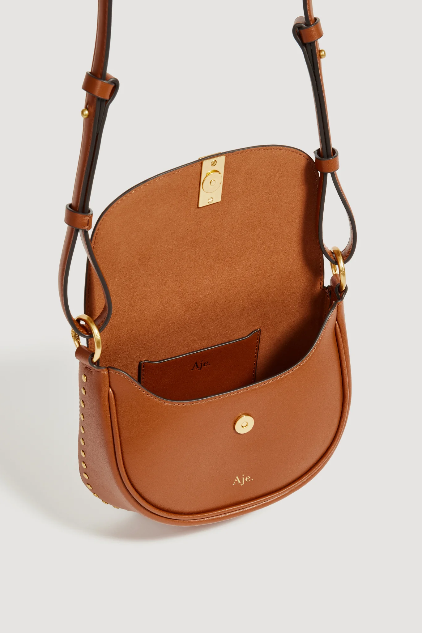 4776-ama-small-saddle-bag-3.webp Ama Small Saddle Bag