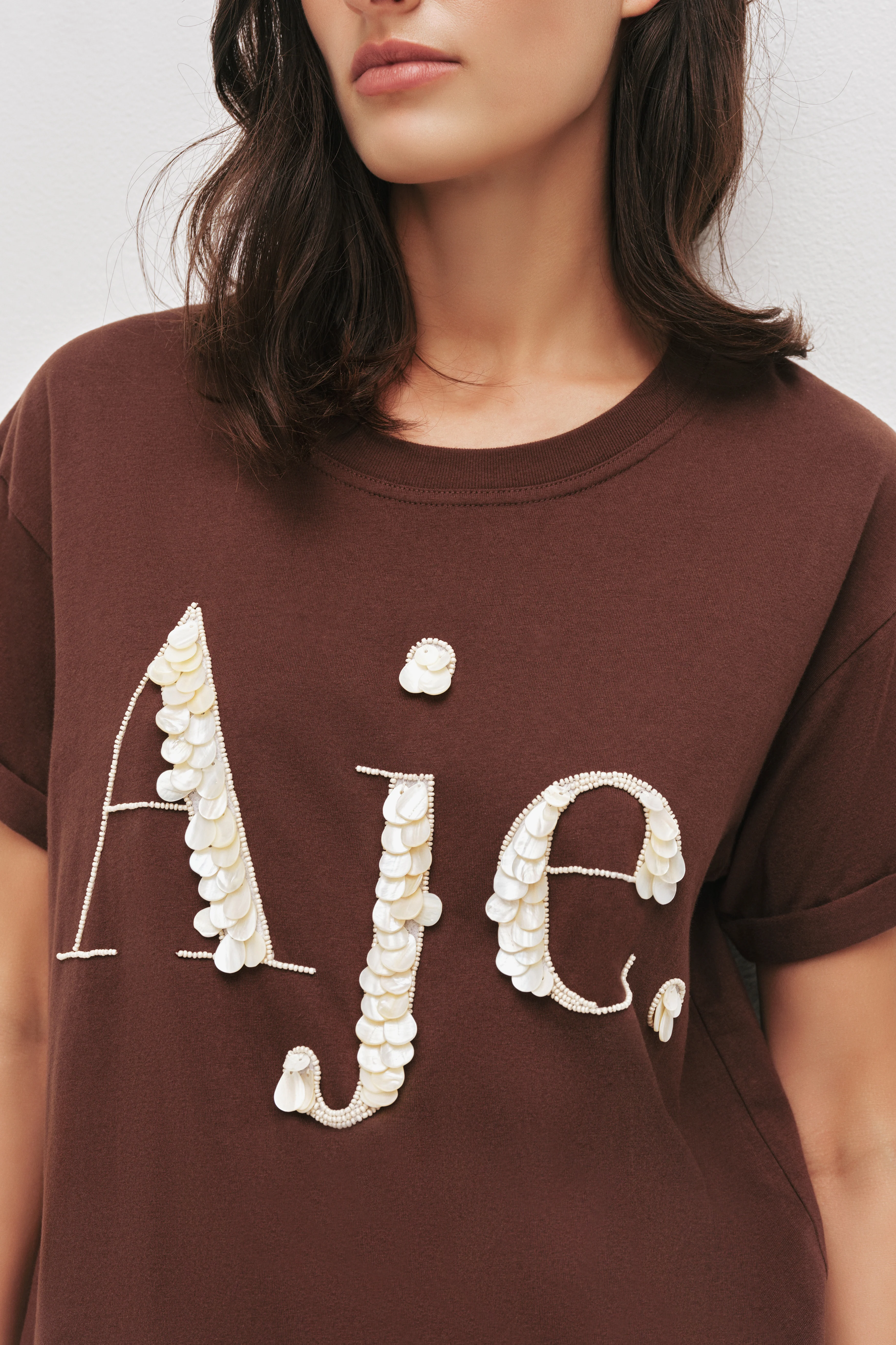 4908-pippa-pearl-logo-tee-4.webp Pippa Pearl Logo Tee