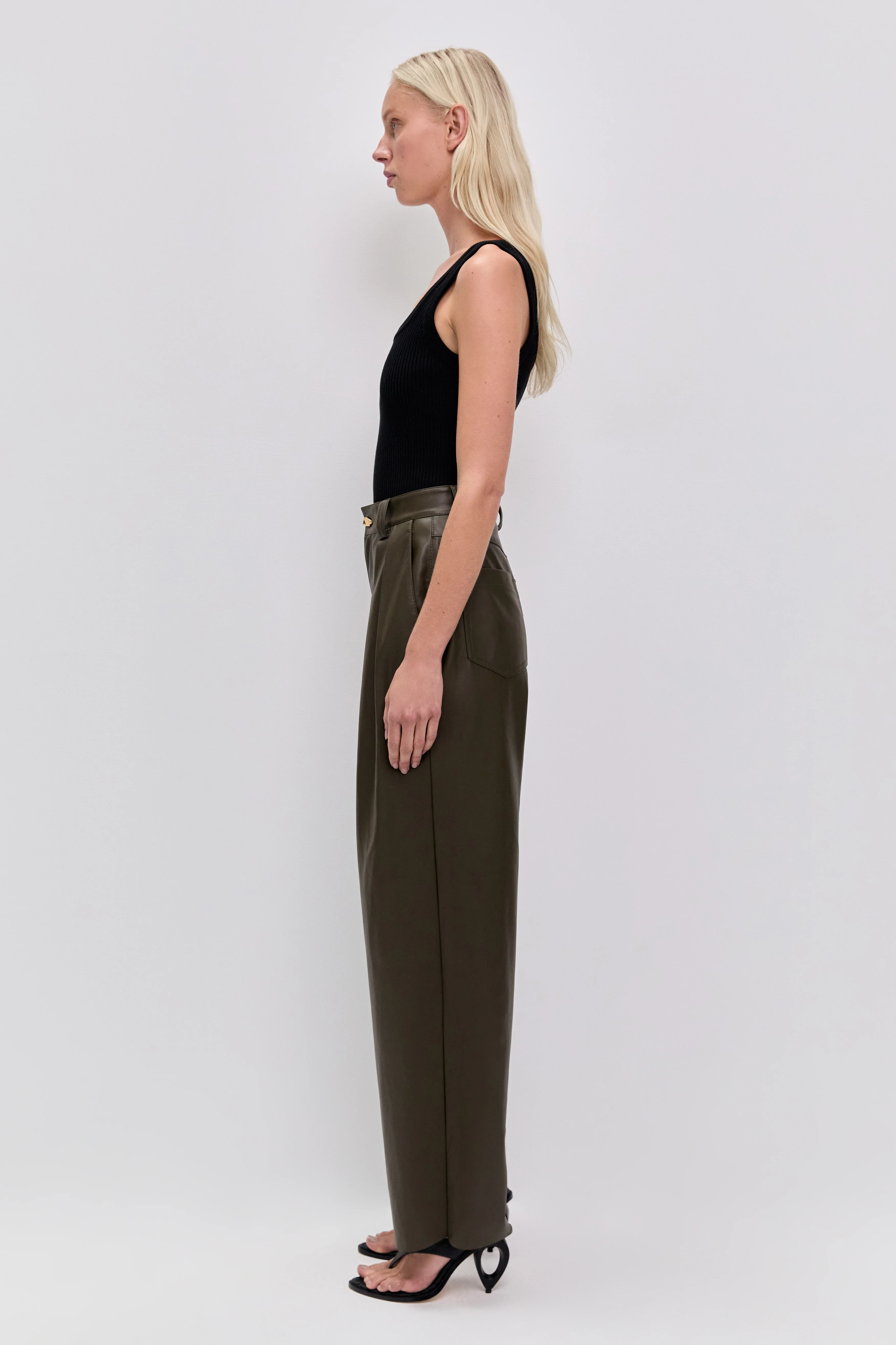 Lyia Pant