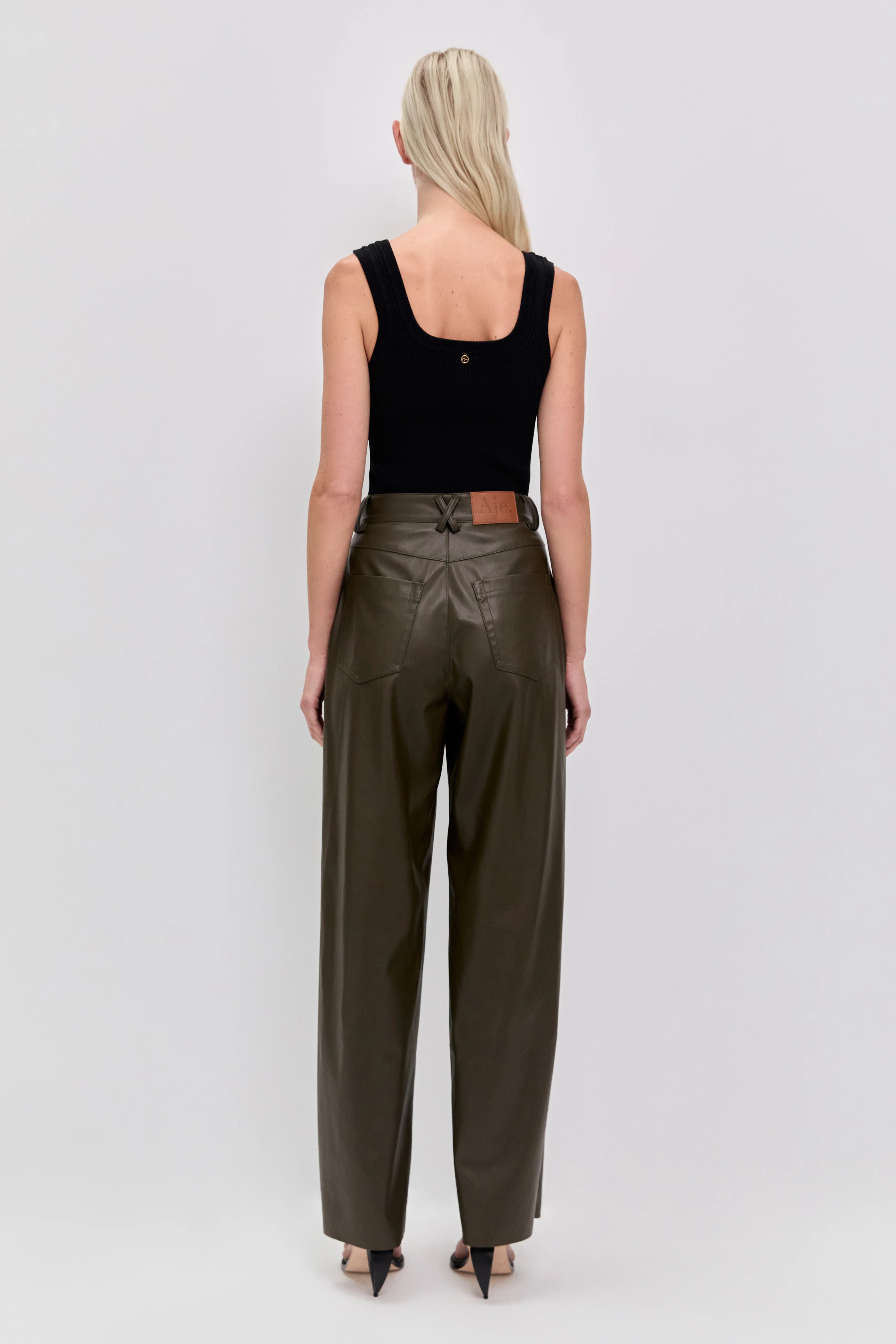 Lyia Pant