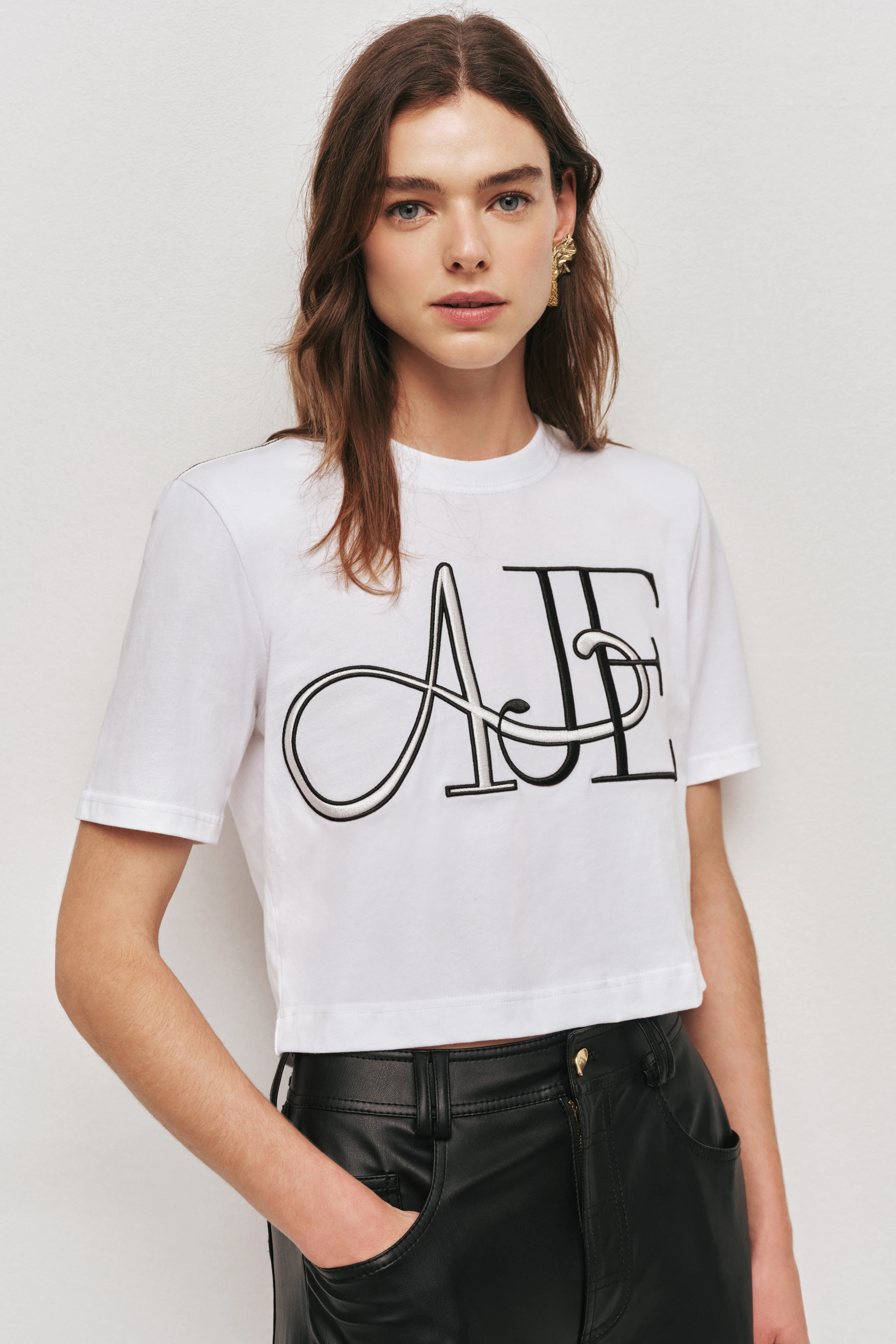 5330-alix-cropped-tee-3.webp Alix Cropped Tee