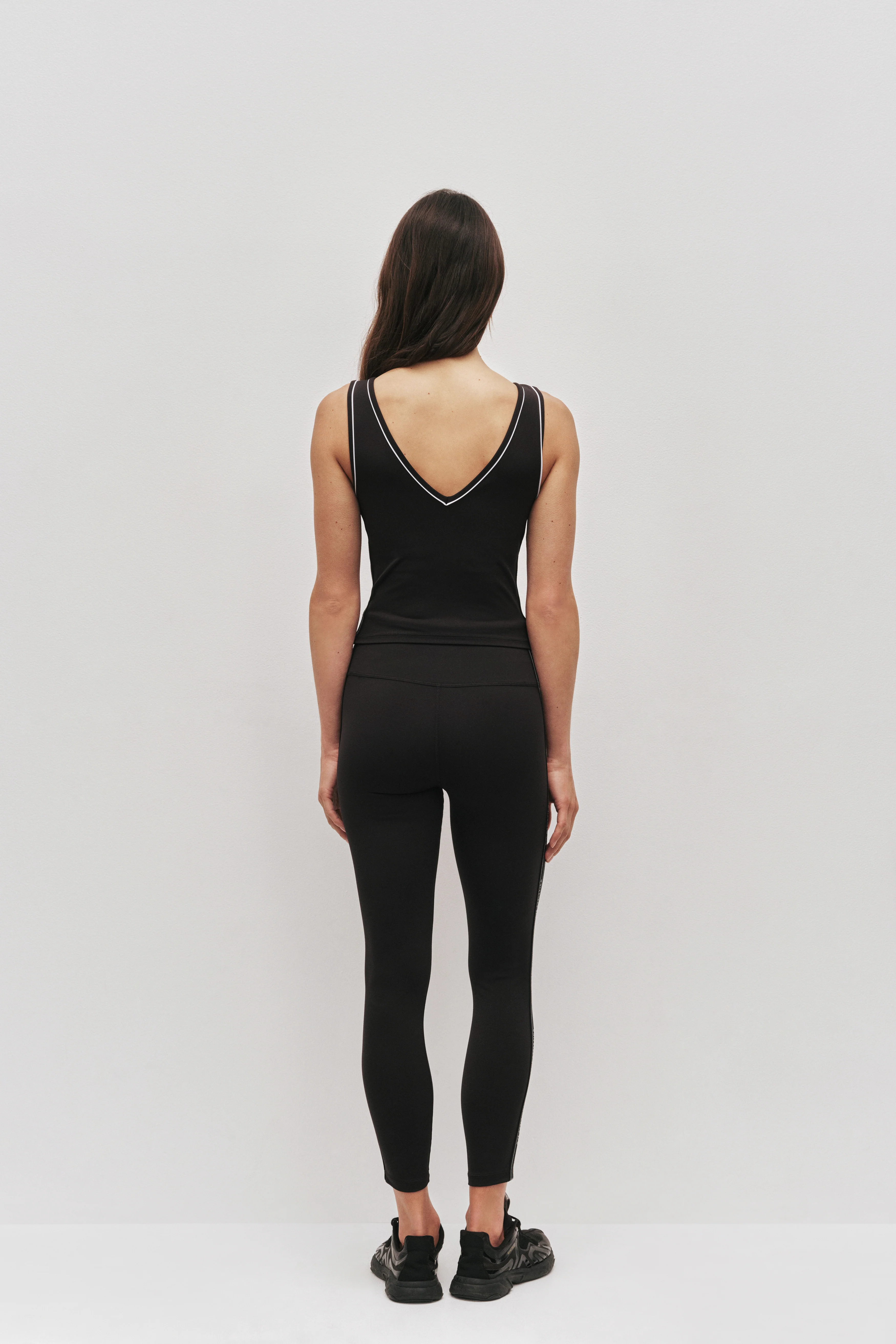 6537-v-neck-active-tank-399-6.webp V-Neck Active Tank 399